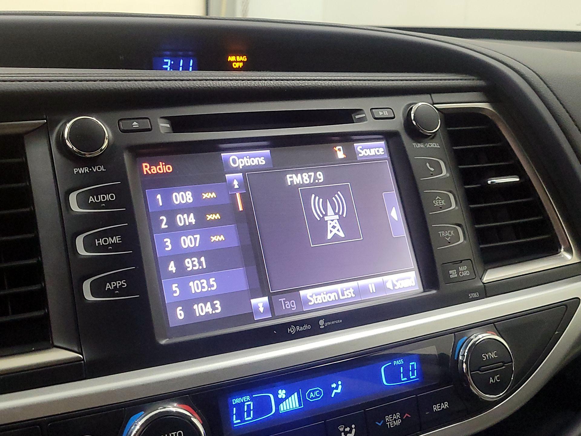 Thumbnail: 2015 Toyota Highlander - 15