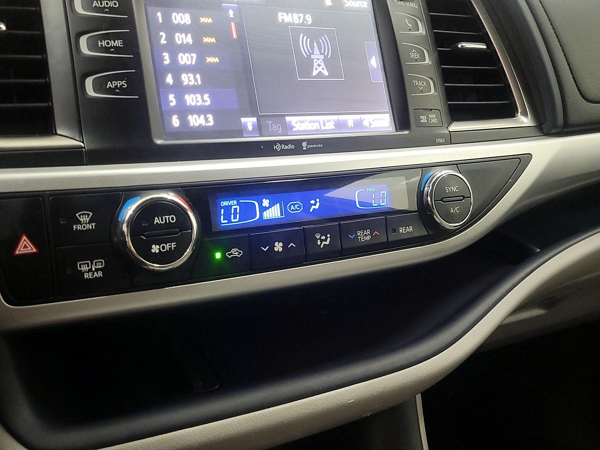 Thumbnail: 2015 Toyota Highlander - 16