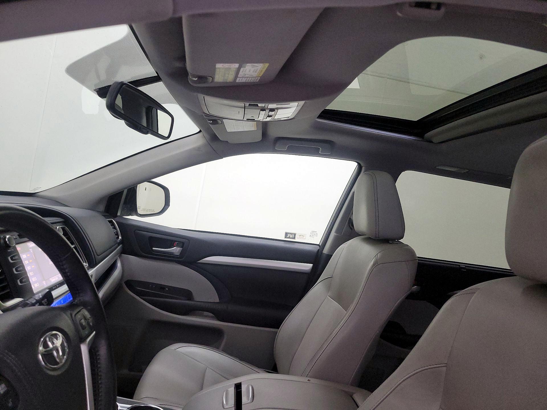 Thumbnail: 2015 Toyota Highlander - 19