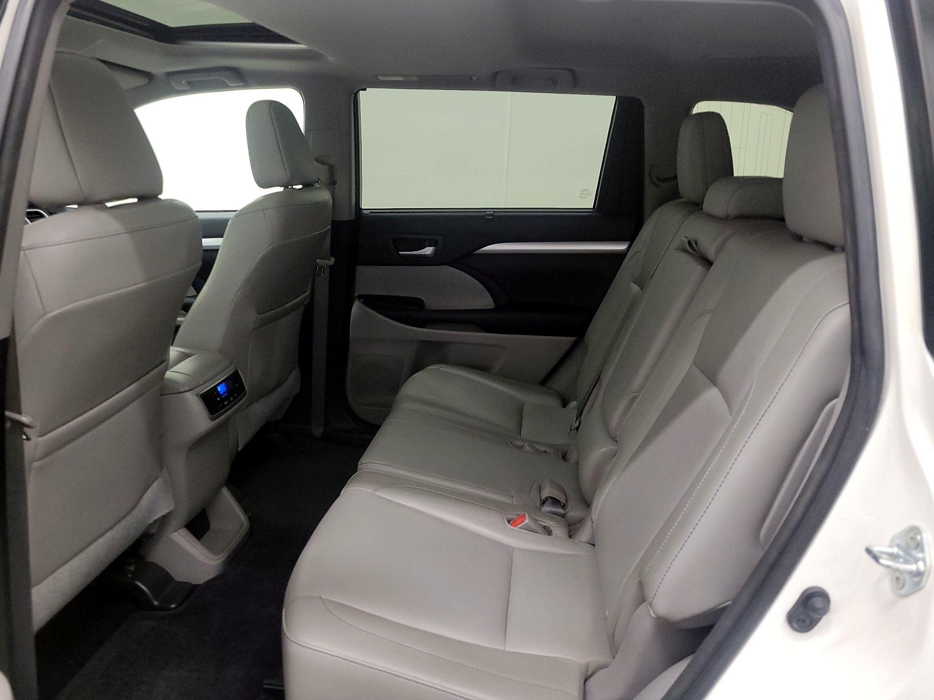 Thumbnail: 2015 Toyota Highlander - 20