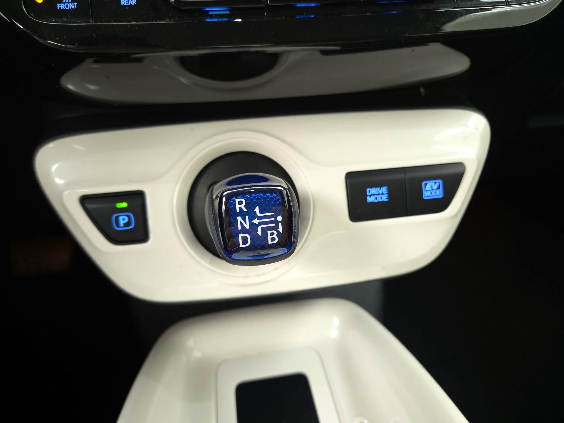Thumbnail: 2016 Toyota Prius - 17
