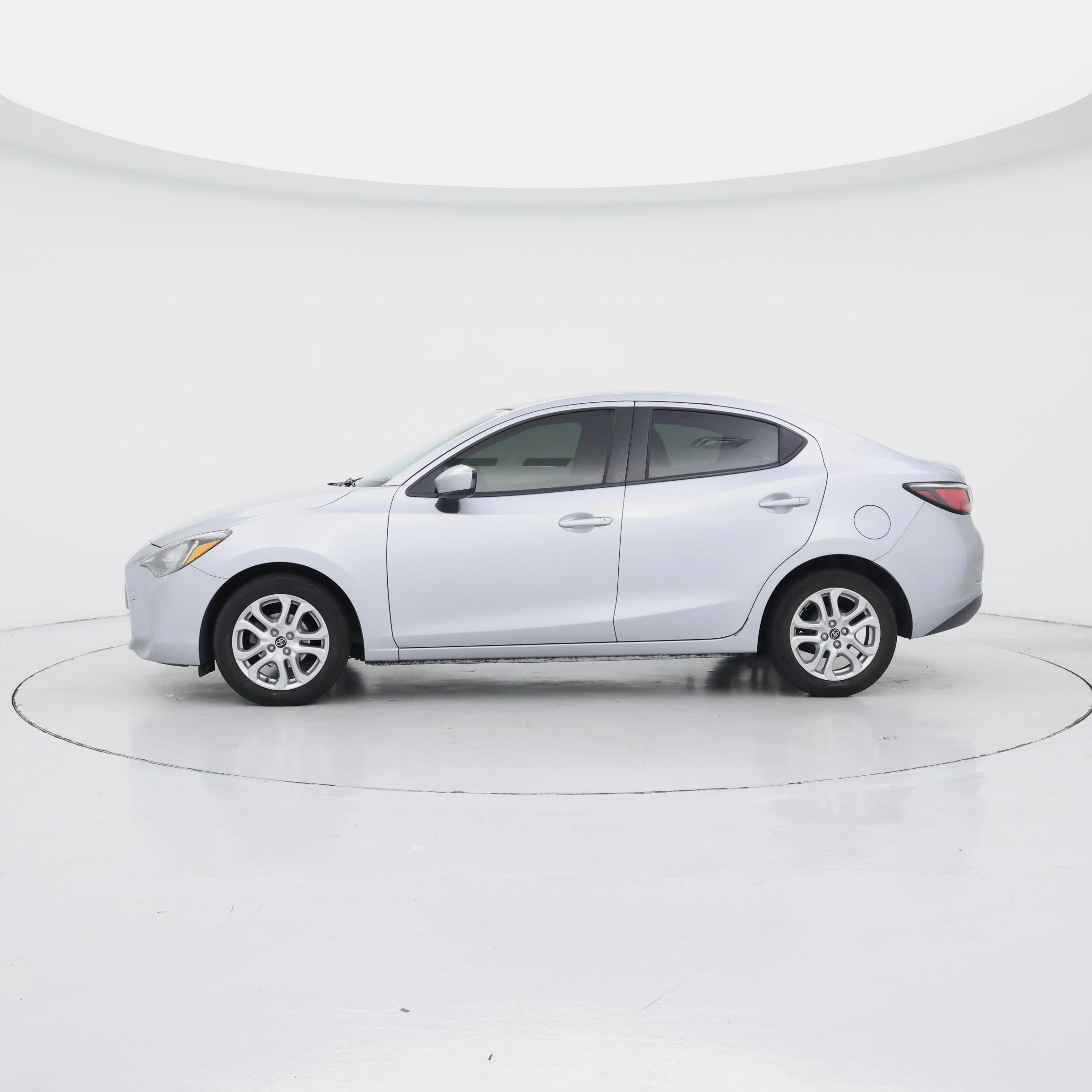 Thumbnail: 2017 Toyota Yaris iA - 3