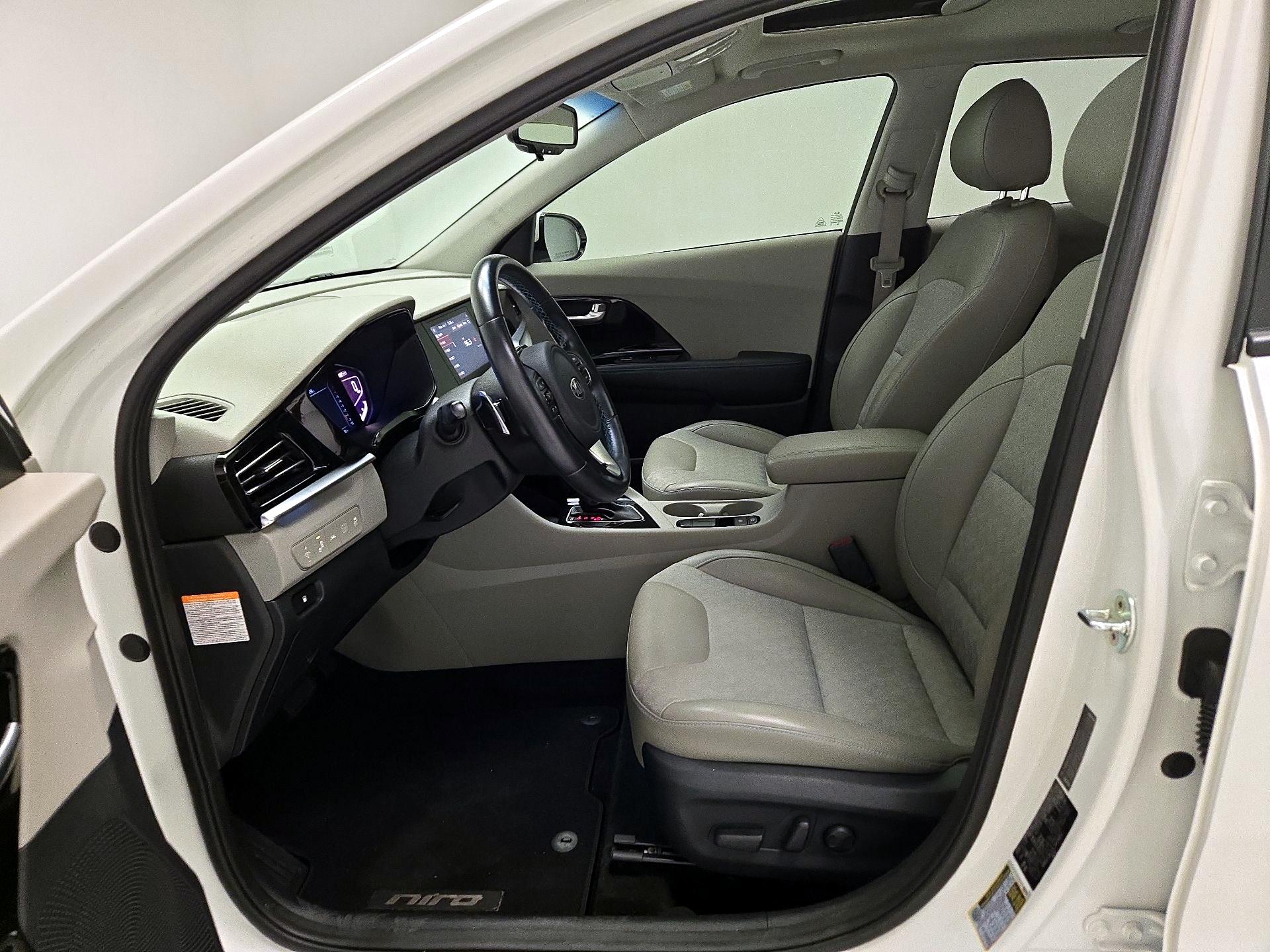 Thumbnail: 2020 Kia Niro - 11