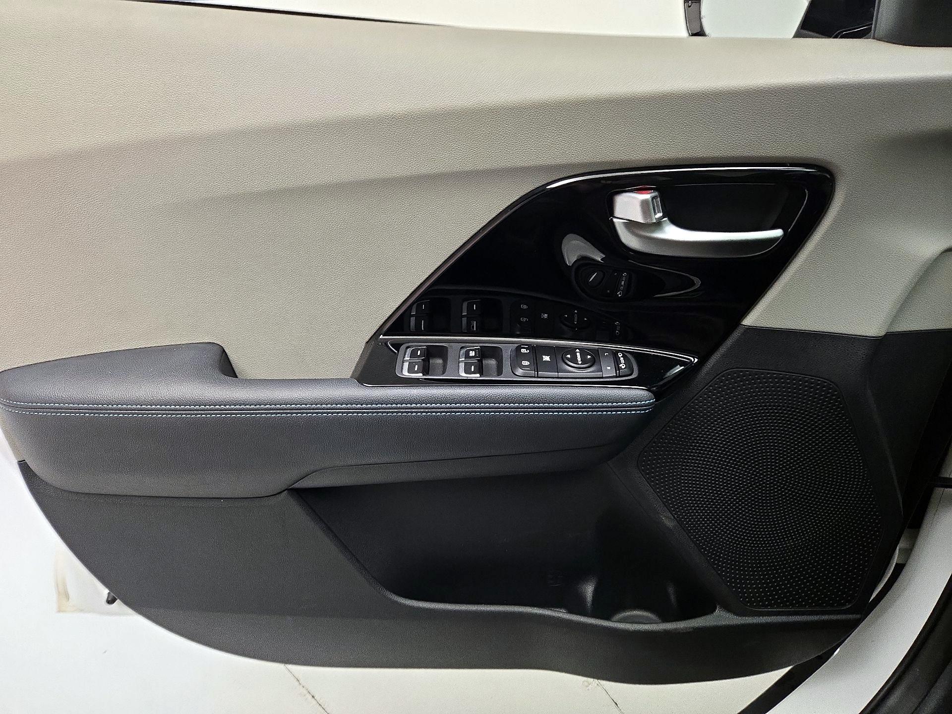 Thumbnail: 2020 Kia Niro - 12