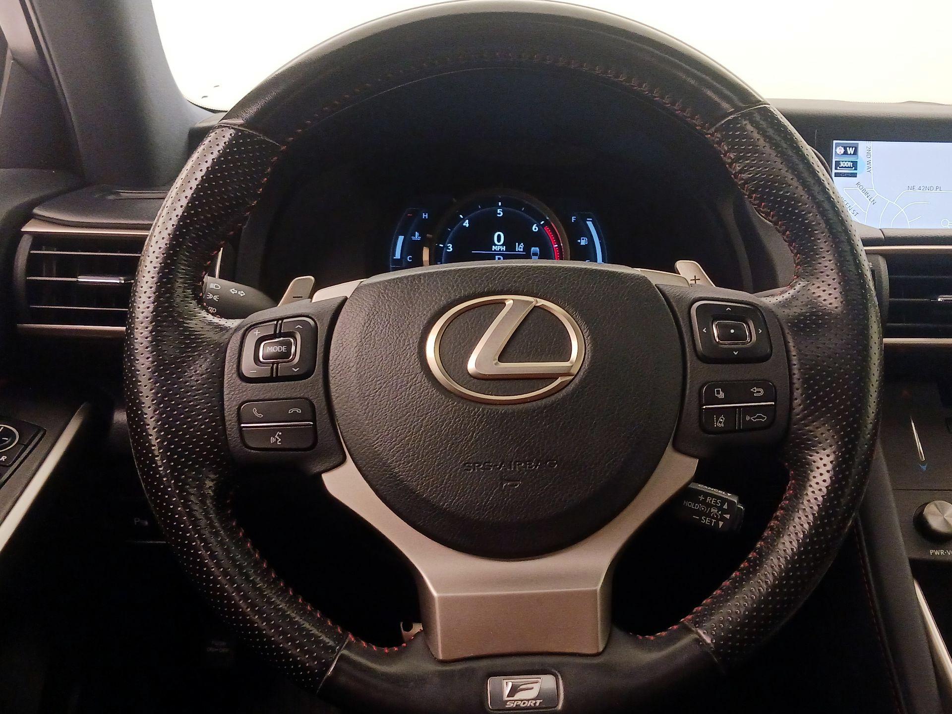 Thumbnail: 2020 Lexus IS - 10