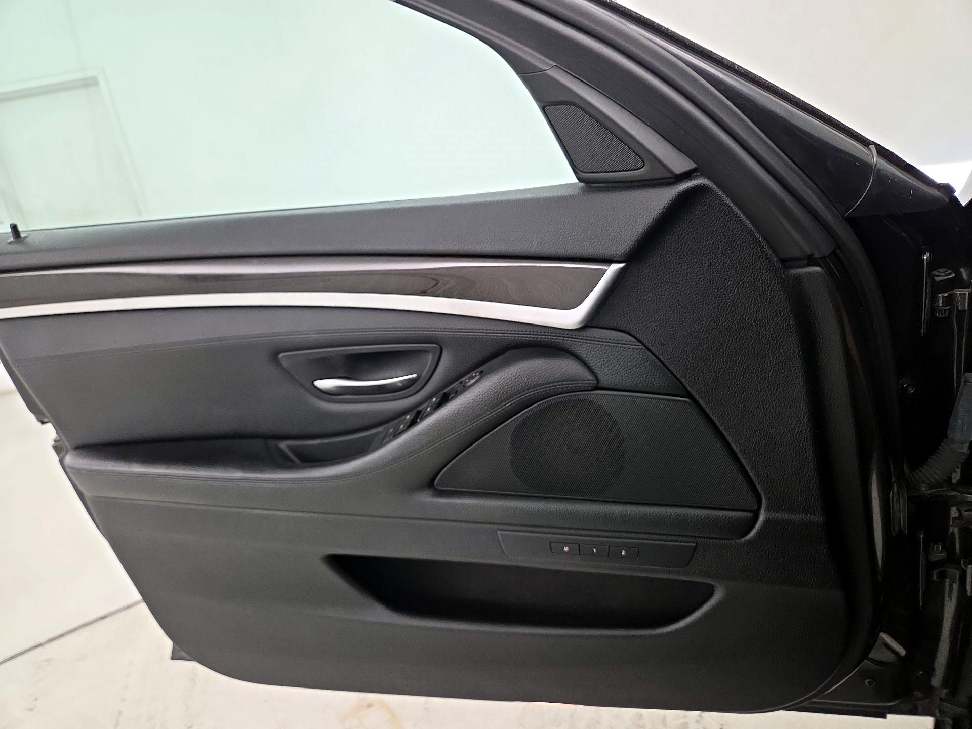 Thumbnail: 2014 BMW 5 Series - 12