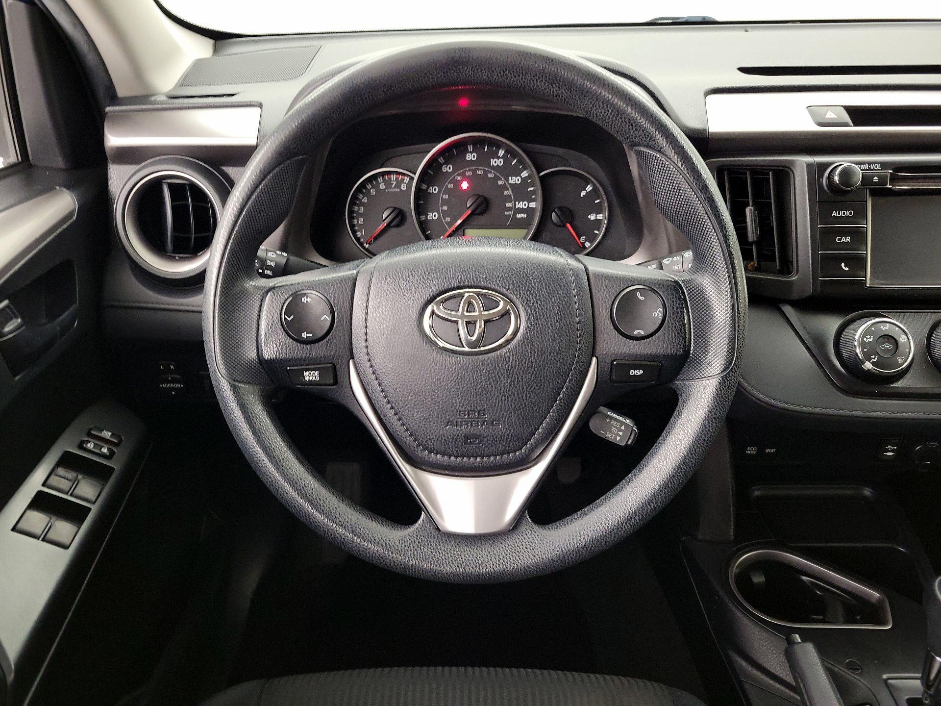 Thumbnail: 2016 Toyota RAV4 - 10