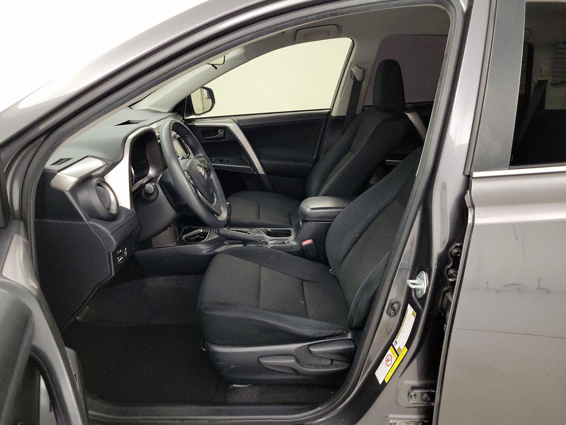 Thumbnail: 2016 Toyota RAV4 - 11