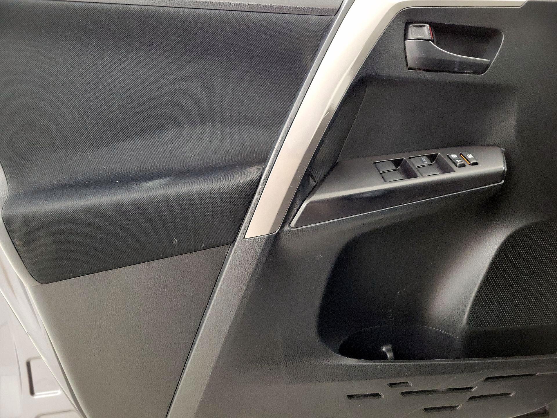Thumbnail: 2016 Toyota RAV4 - 12