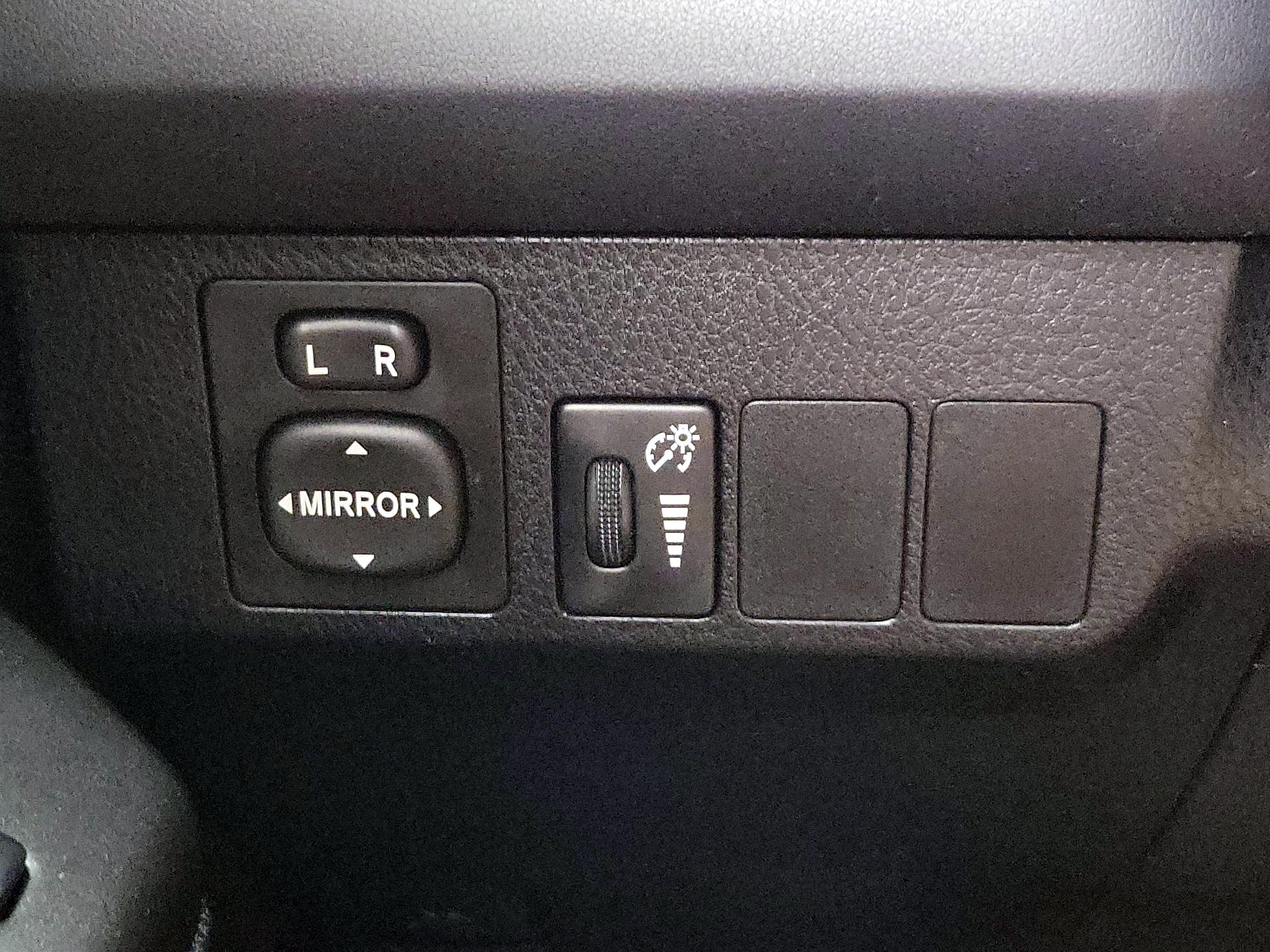 Thumbnail: 2016 Toyota RAV4 - 13