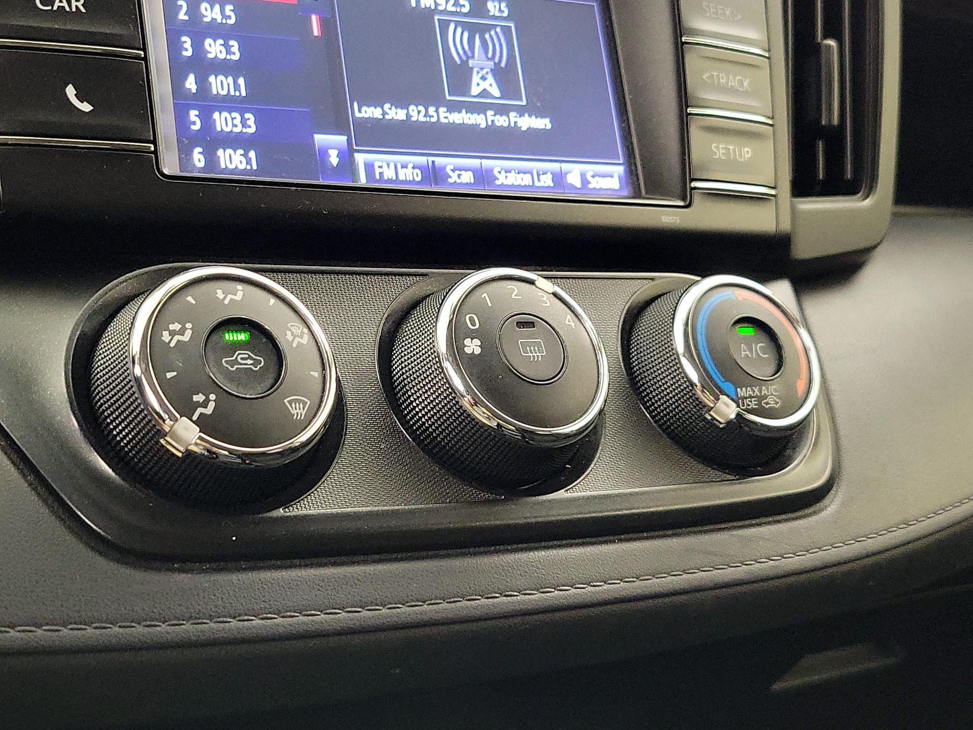 Thumbnail: 2016 Toyota RAV4 - 16