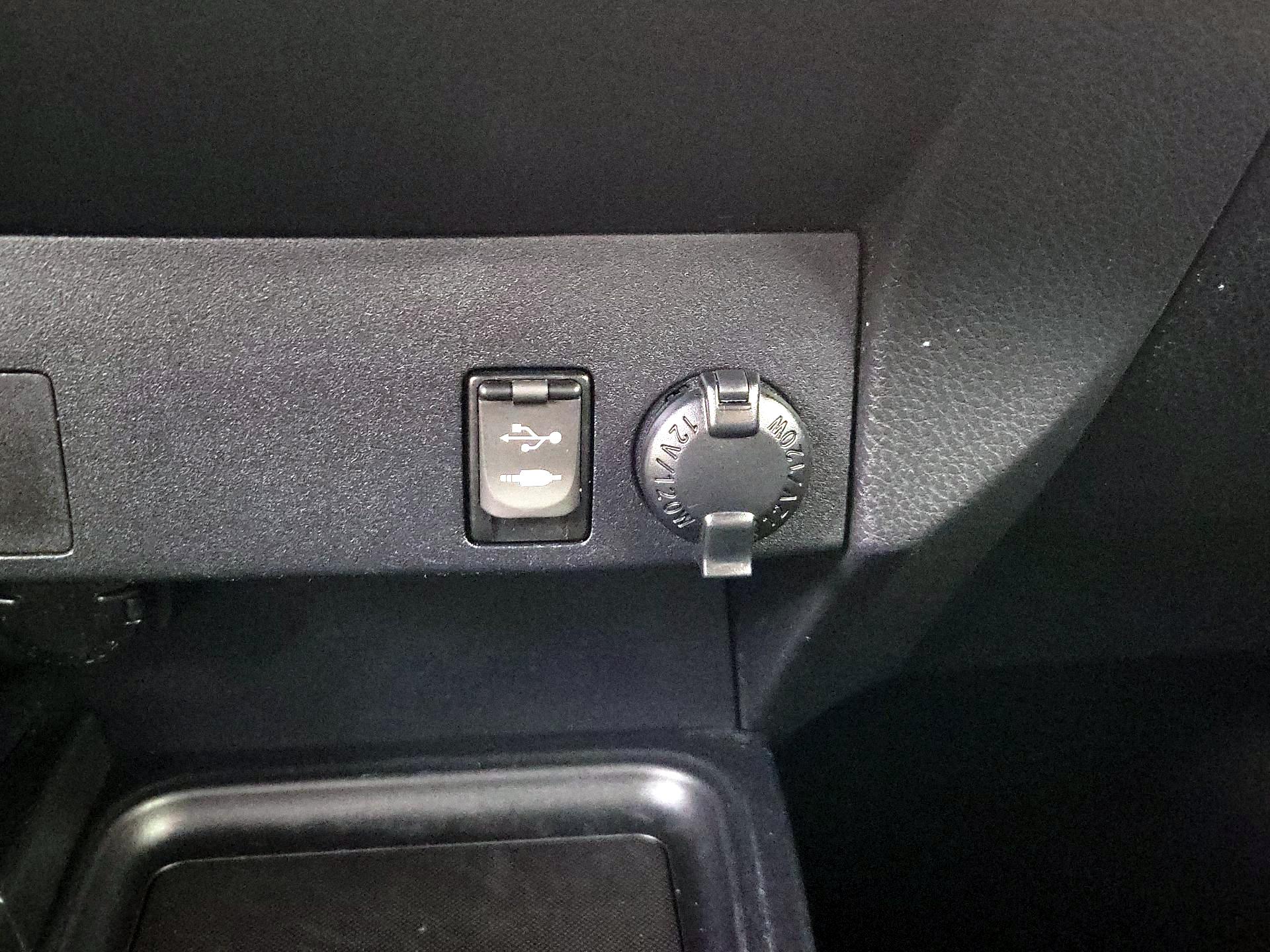Thumbnail: 2016 Toyota RAV4 - 18