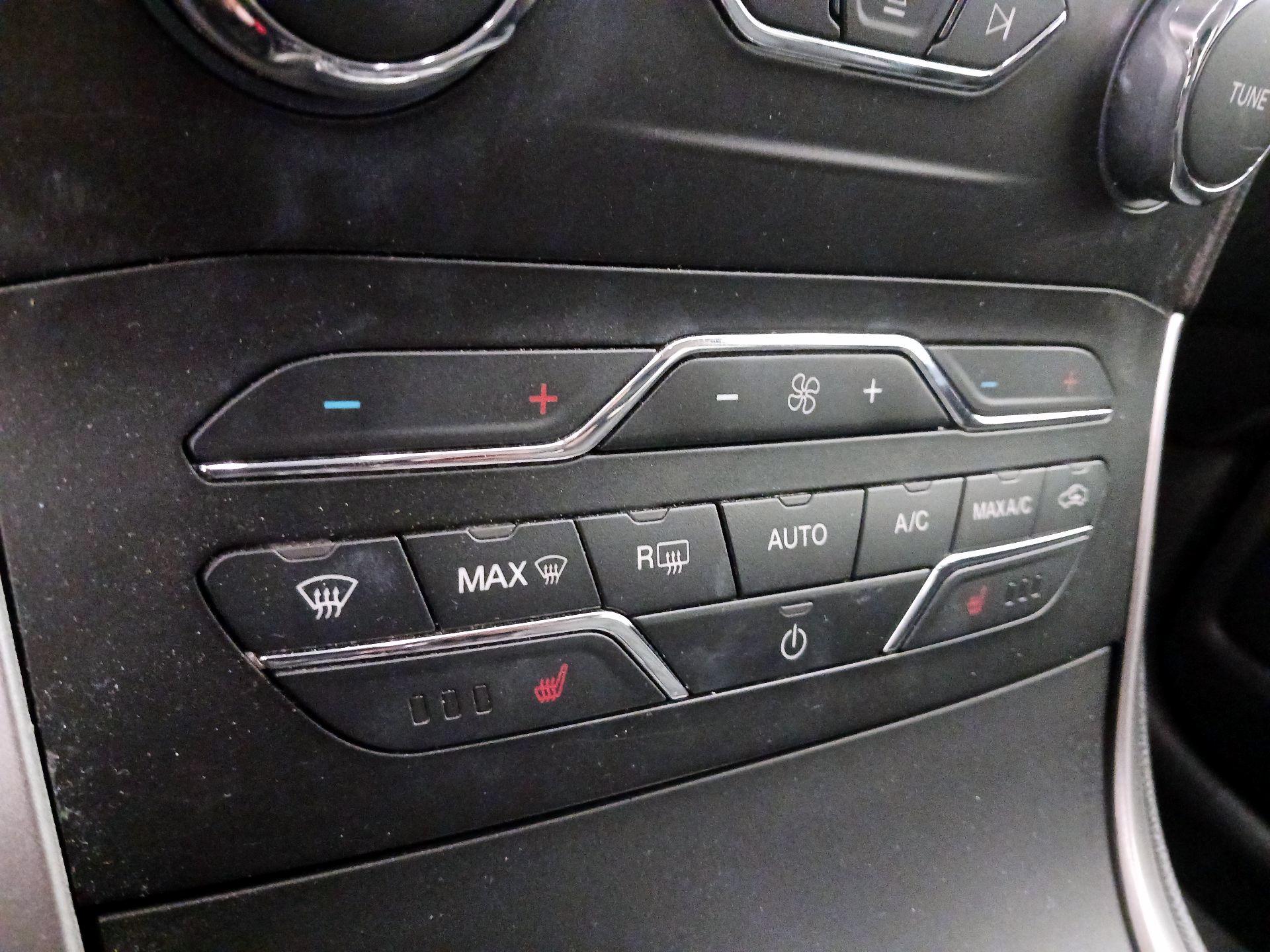 Thumbnail: 2018 Ford Edge - 16