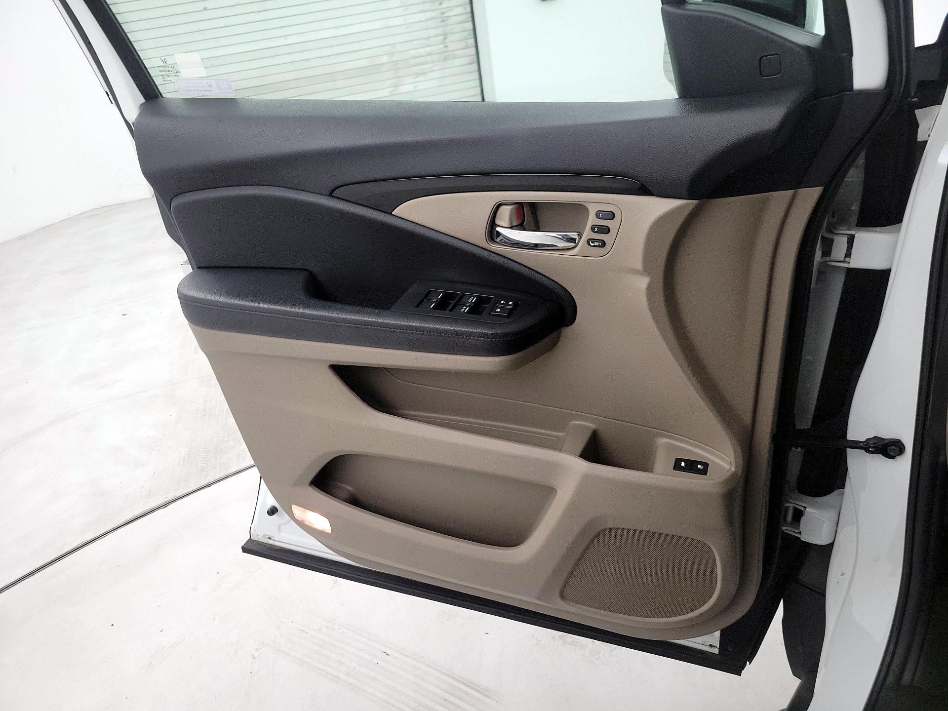 Thumbnail: 2020 Honda Pilot - 12