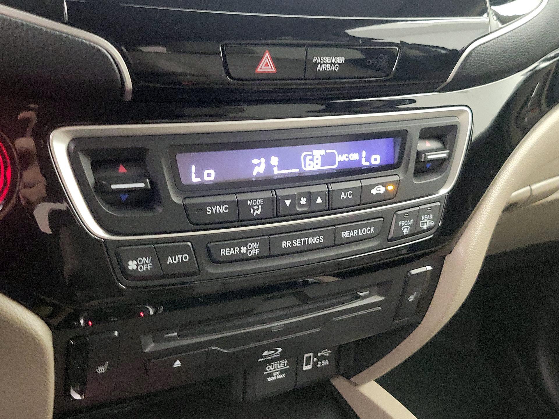 Thumbnail: 2020 Honda Pilot - 17