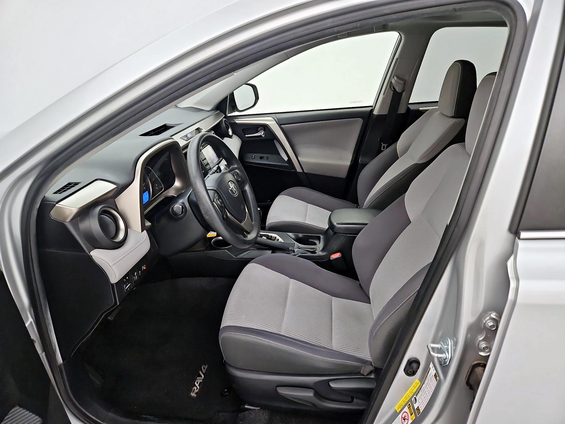 Thumbnail: 2015 Toyota RAV4 - 11