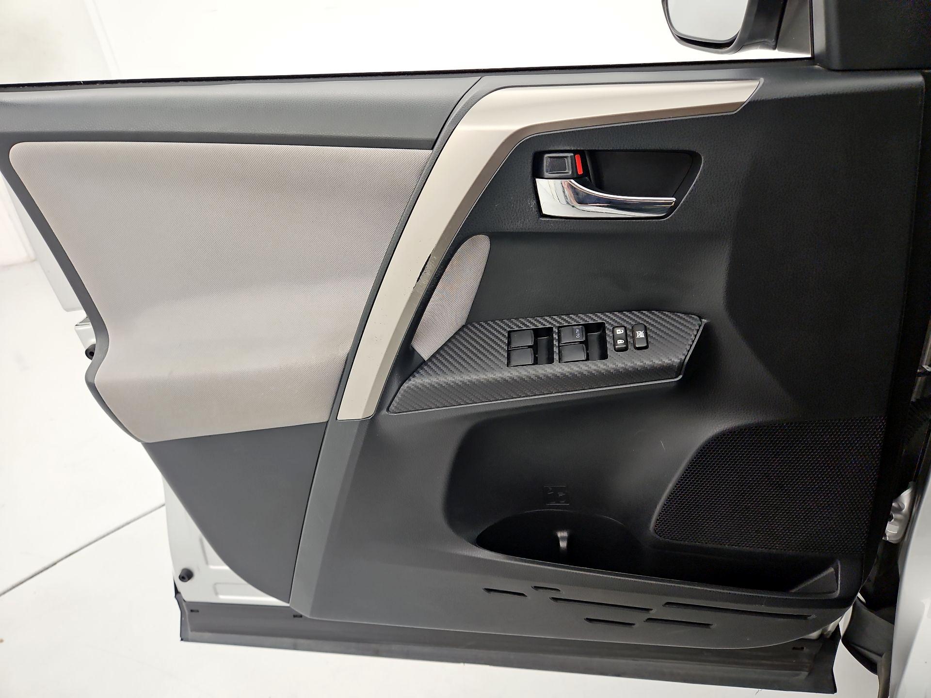 Thumbnail: 2015 Toyota RAV4 - 12