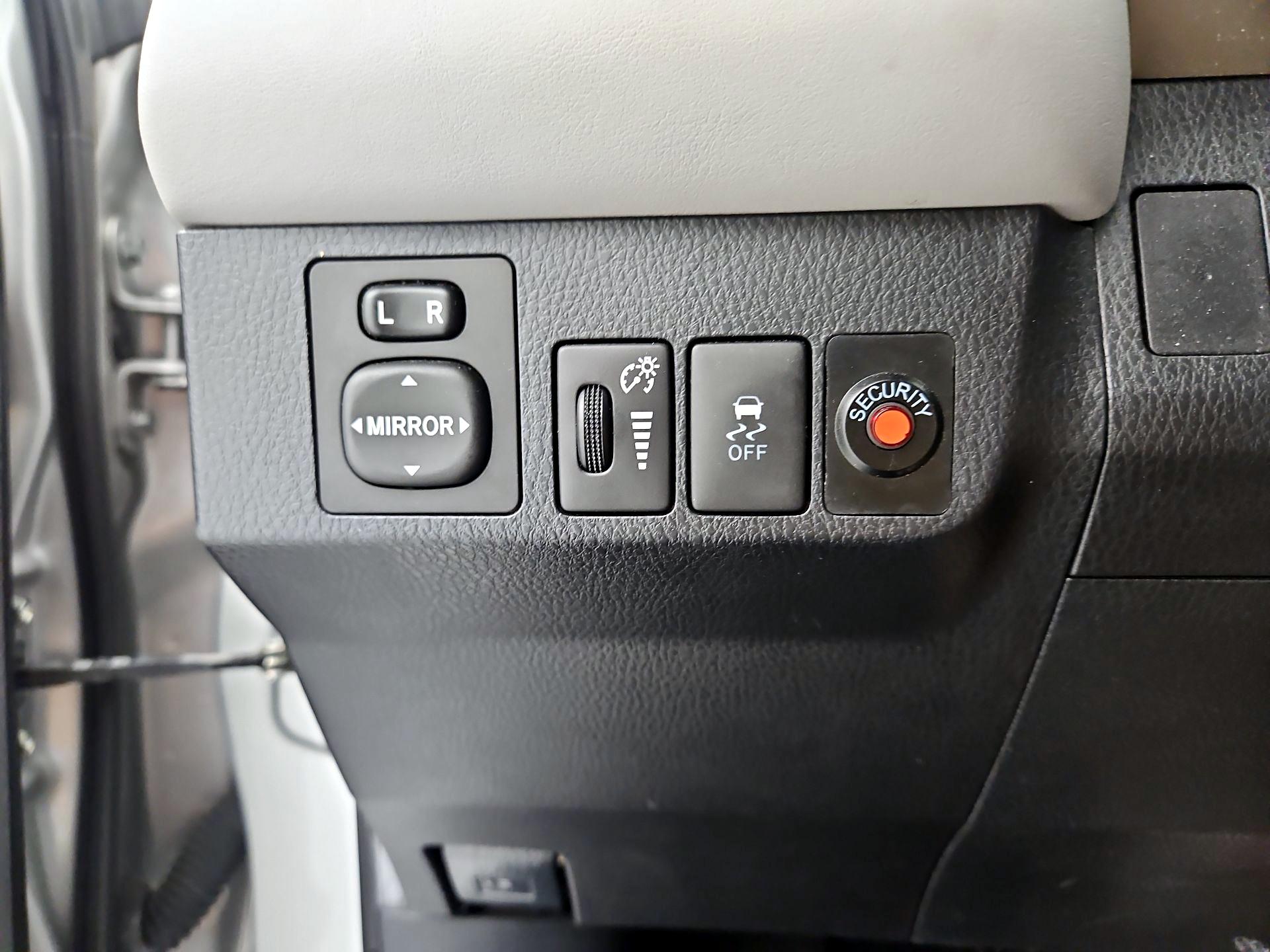 Thumbnail: 2015 Toyota RAV4 - 13
