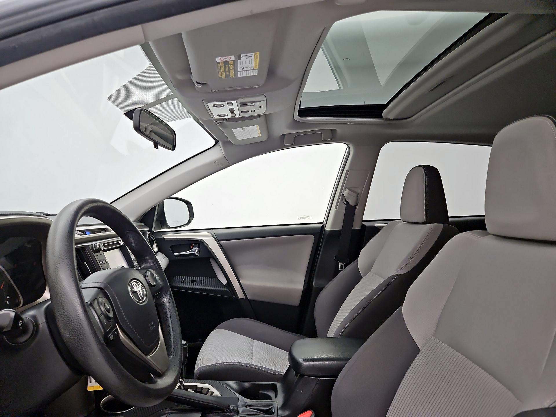 Thumbnail: 2015 Toyota RAV4 - 20