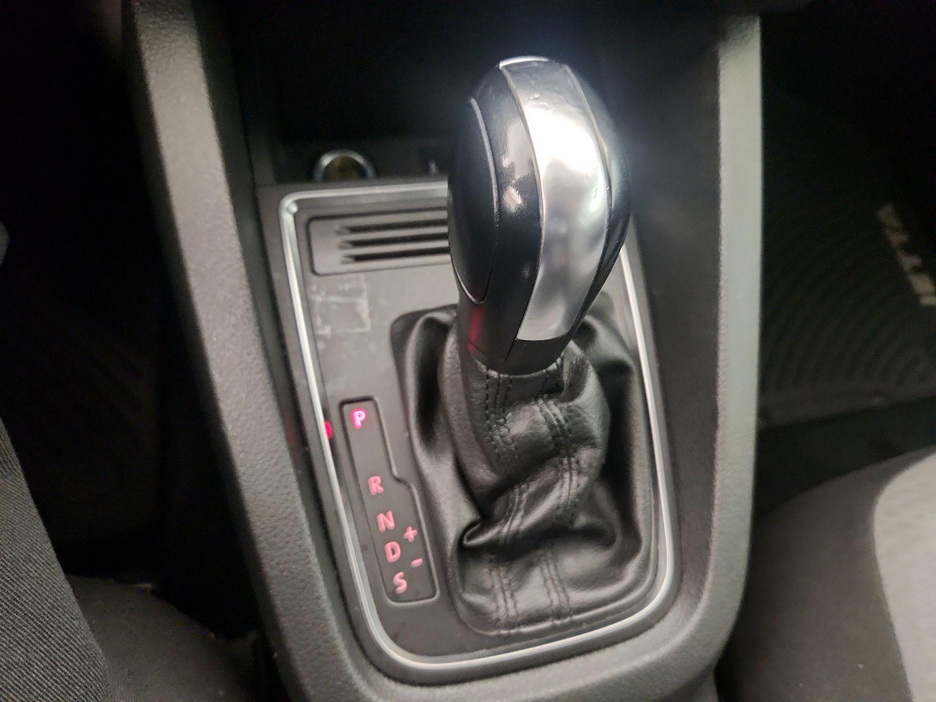 Thumbnail: 2018 Volkswagen Jetta - 17