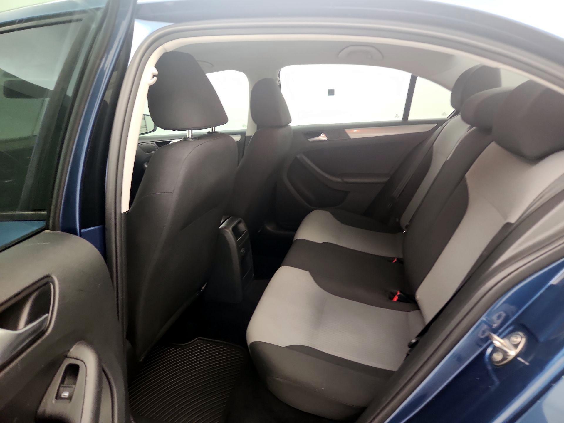 Thumbnail: 2018 Volkswagen Jetta - 18