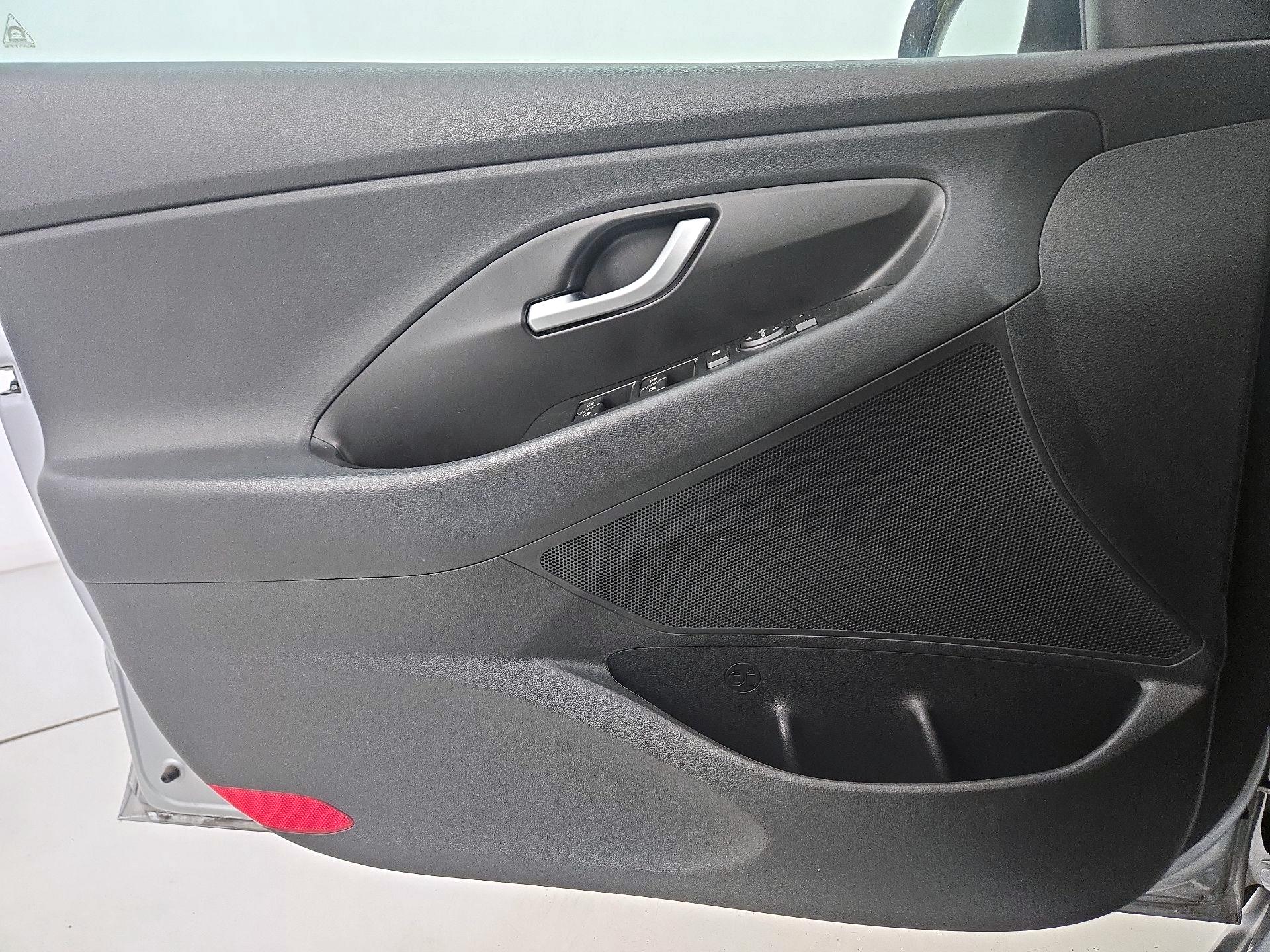 Thumbnail: 2020 Hyundai Elantra - 12