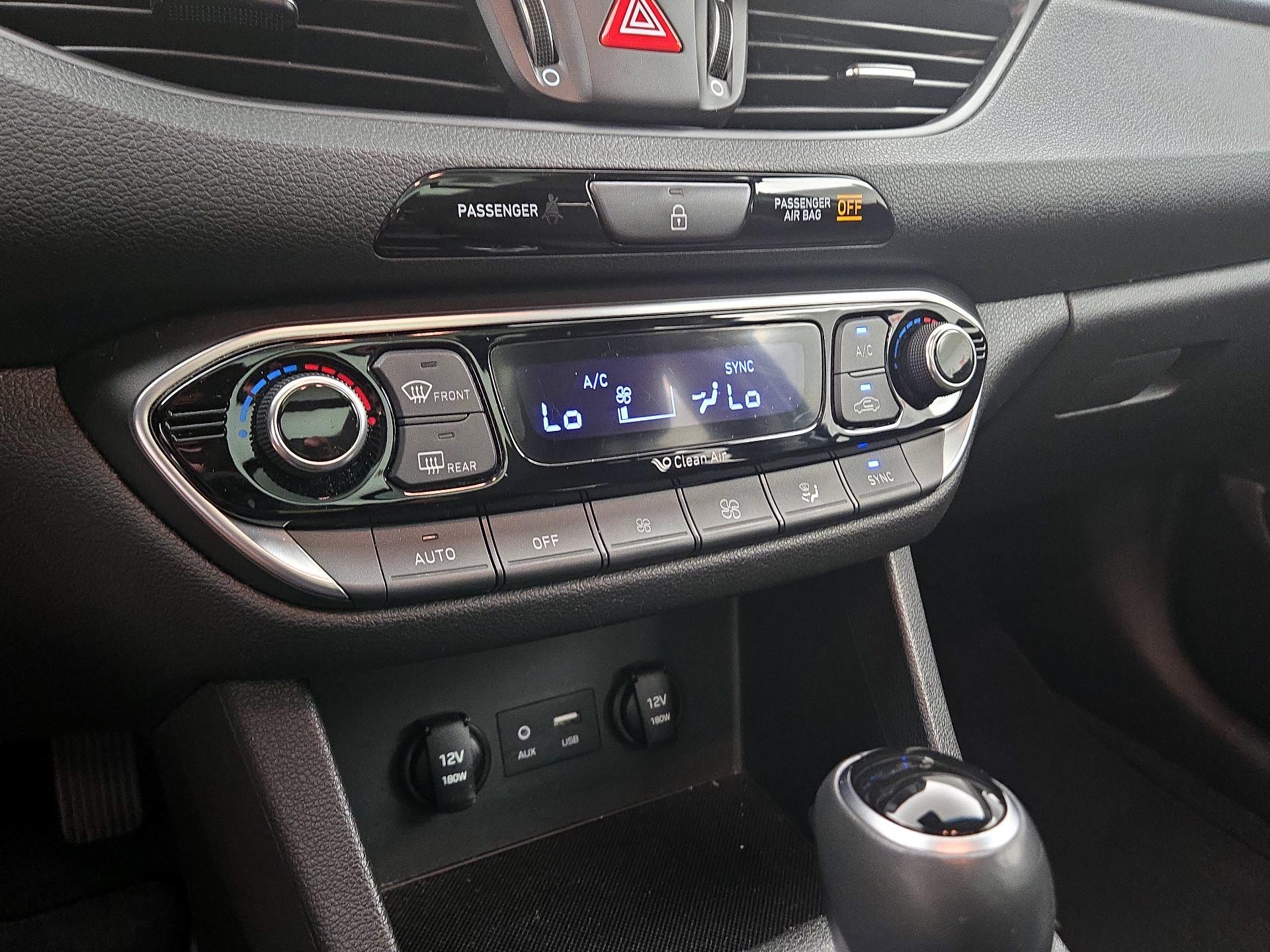 Thumbnail: 2020 Hyundai Elantra - 16