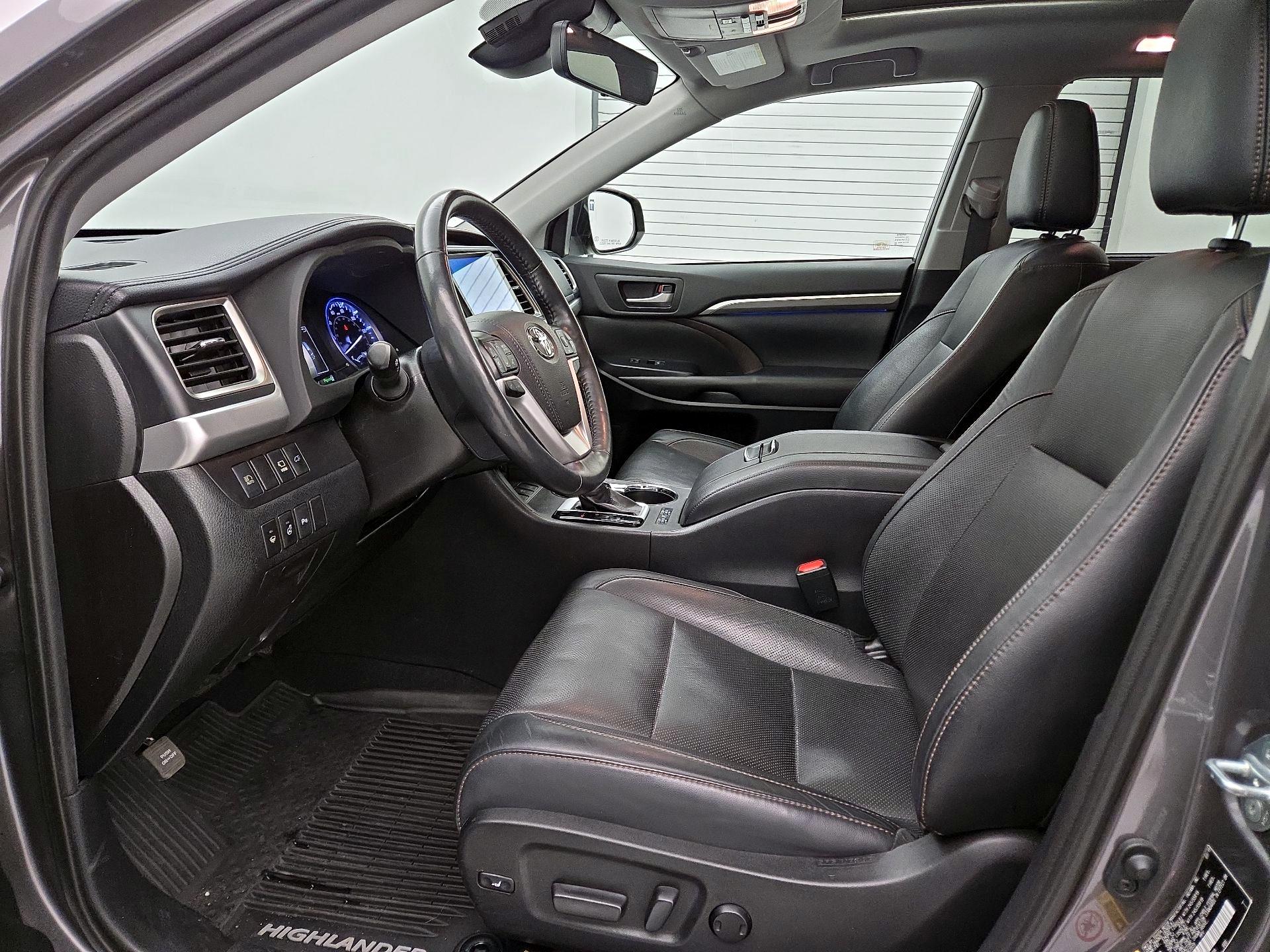 Thumbnail: 2019 Toyota Highlander - 11