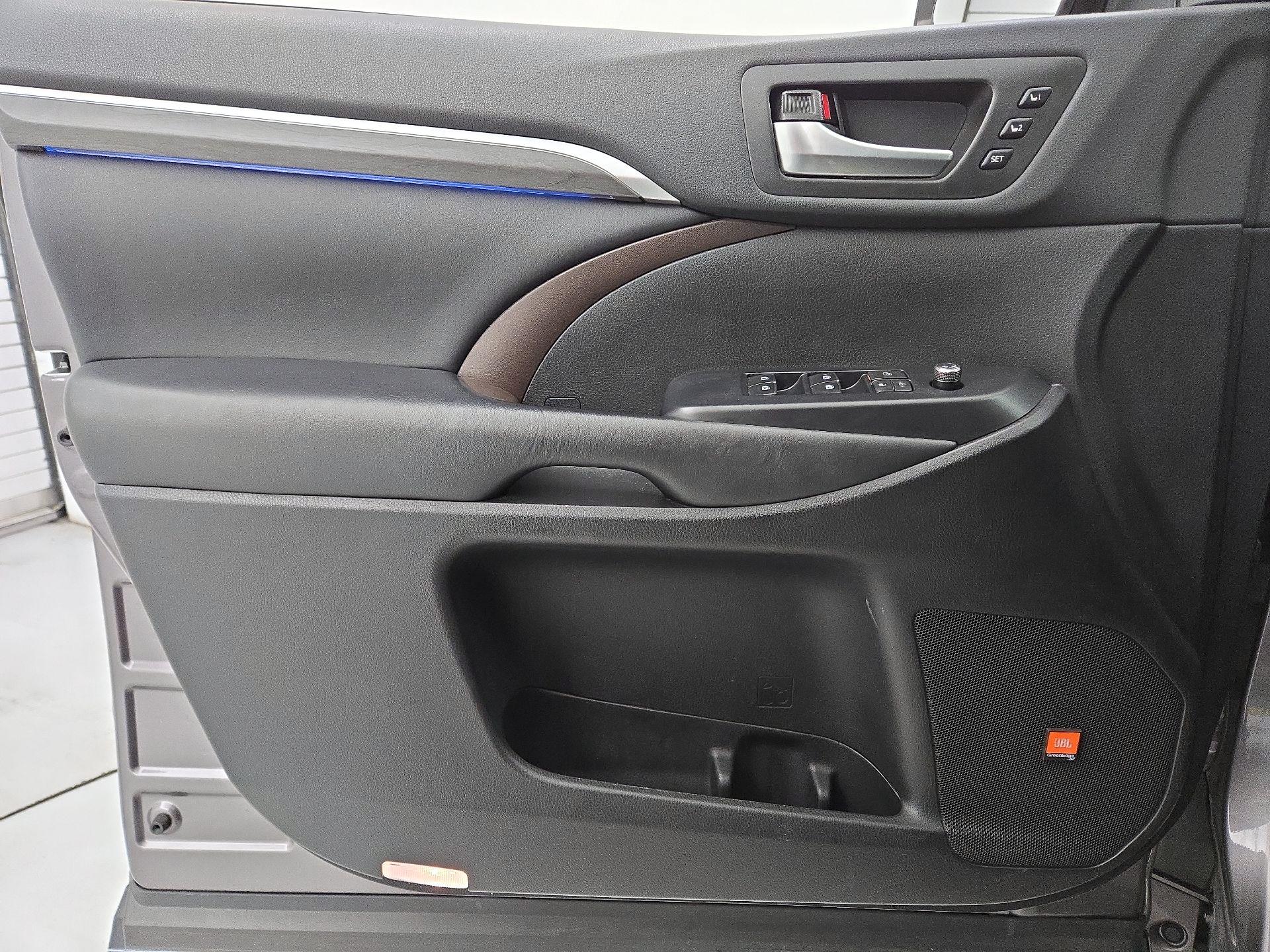 Thumbnail: 2019 Toyota Highlander - 12