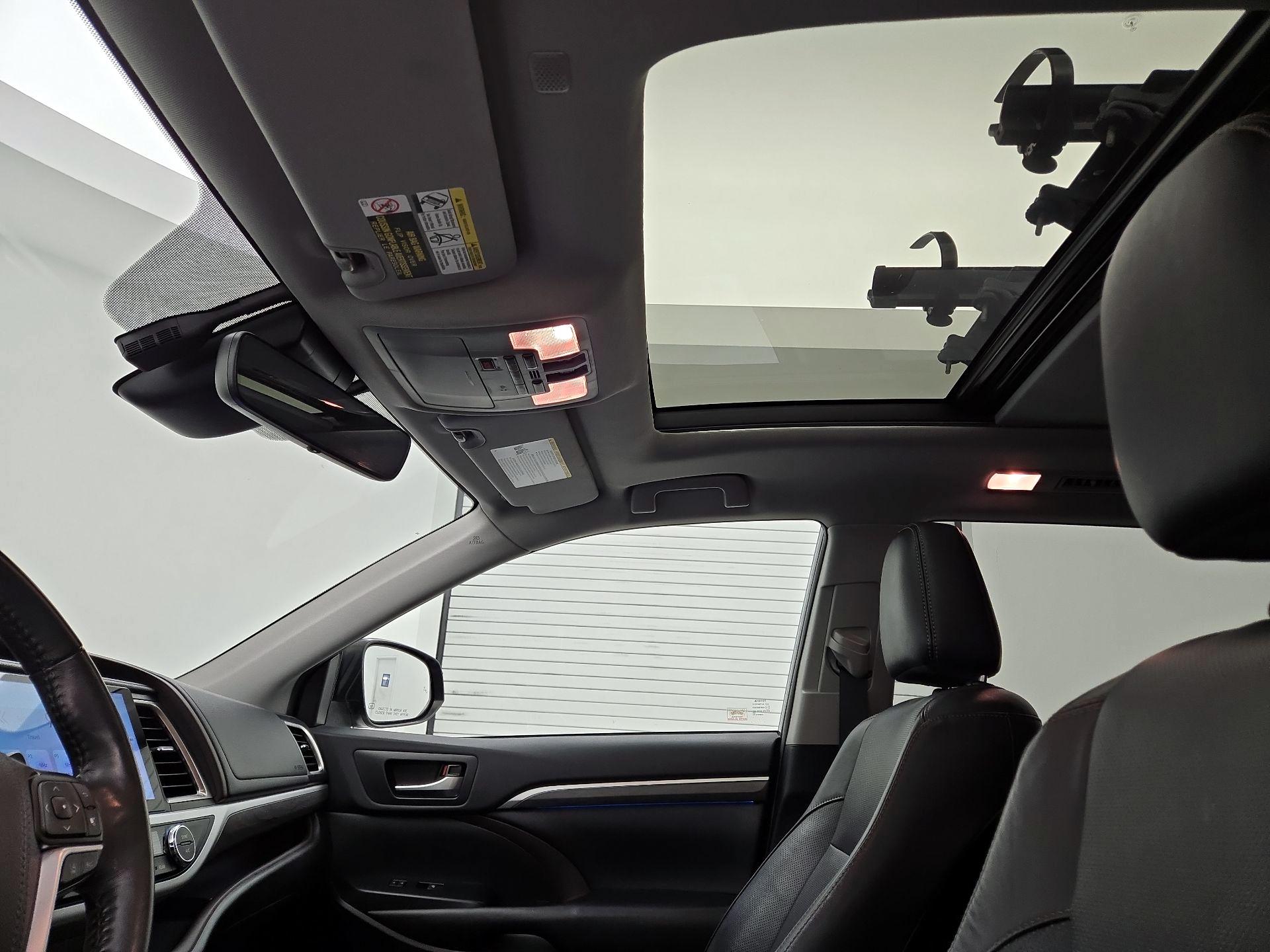 Thumbnail: 2019 Toyota Highlander - 18