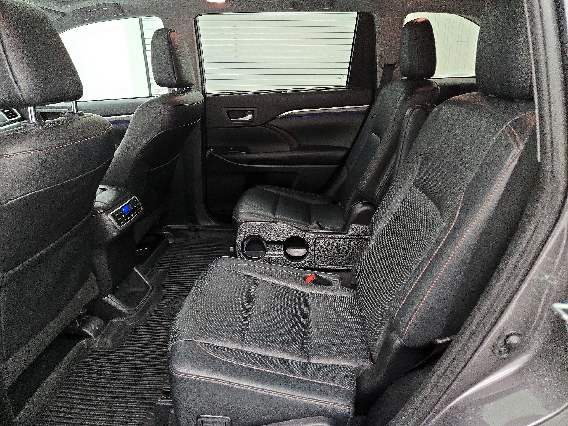 Thumbnail: 2019 Toyota Highlander - 19