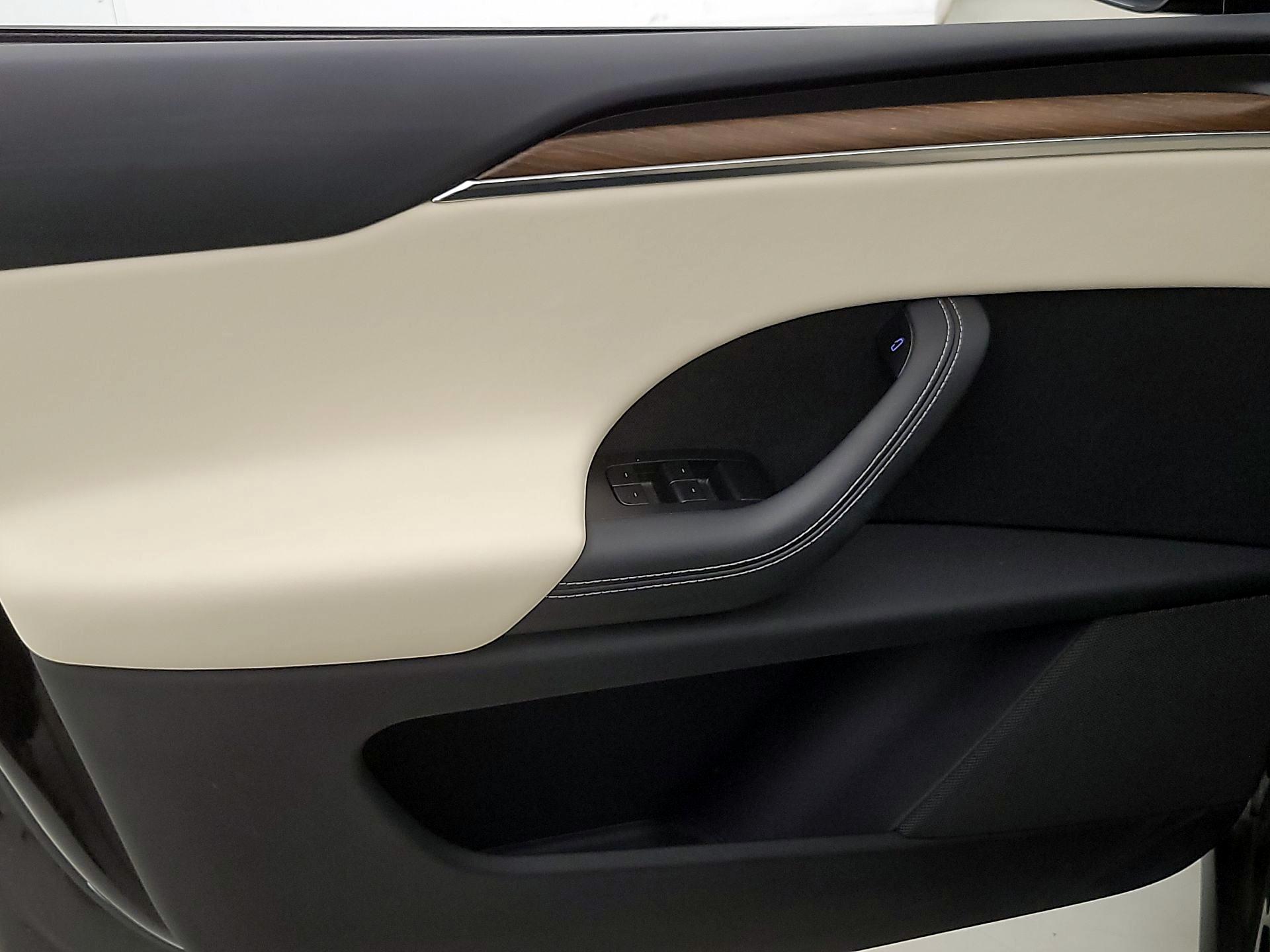 Thumbnail: 2022 Tesla Model X - 12