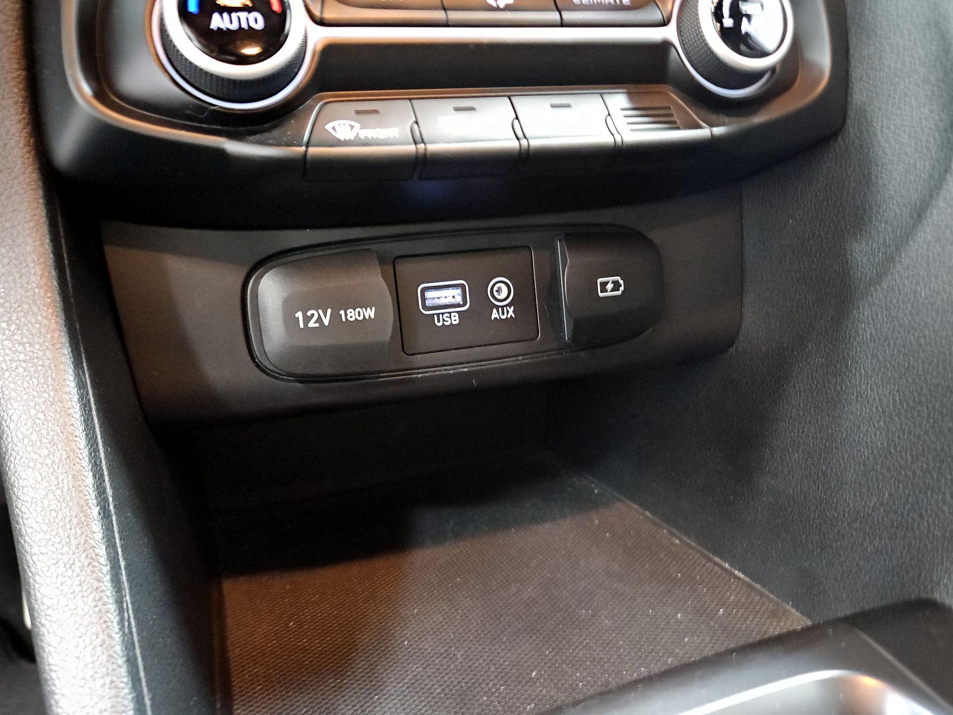 Thumbnail: 2019 Hyundai Veloster - 18
