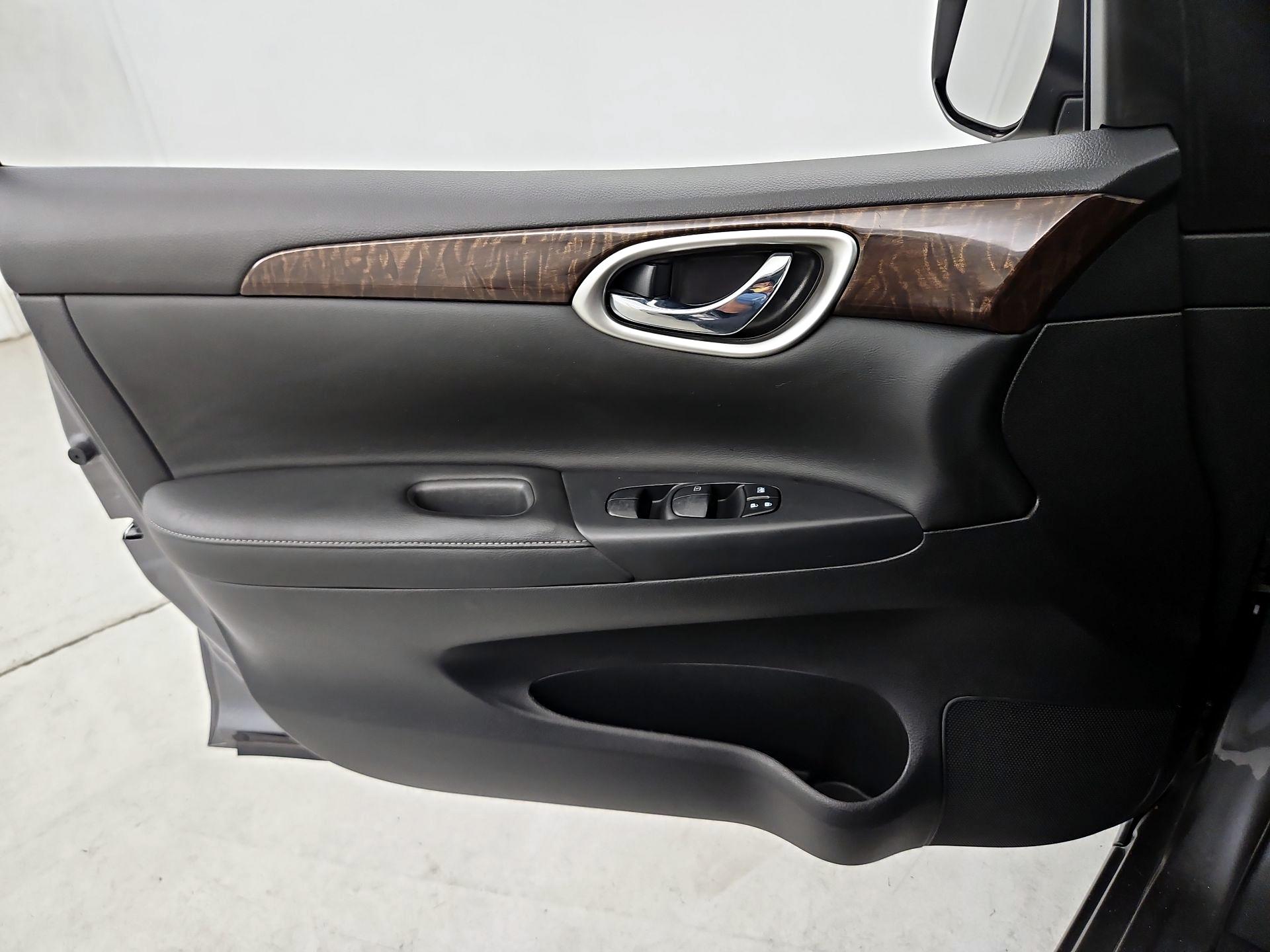 Thumbnail: 2015 Nissan Sentra - 12