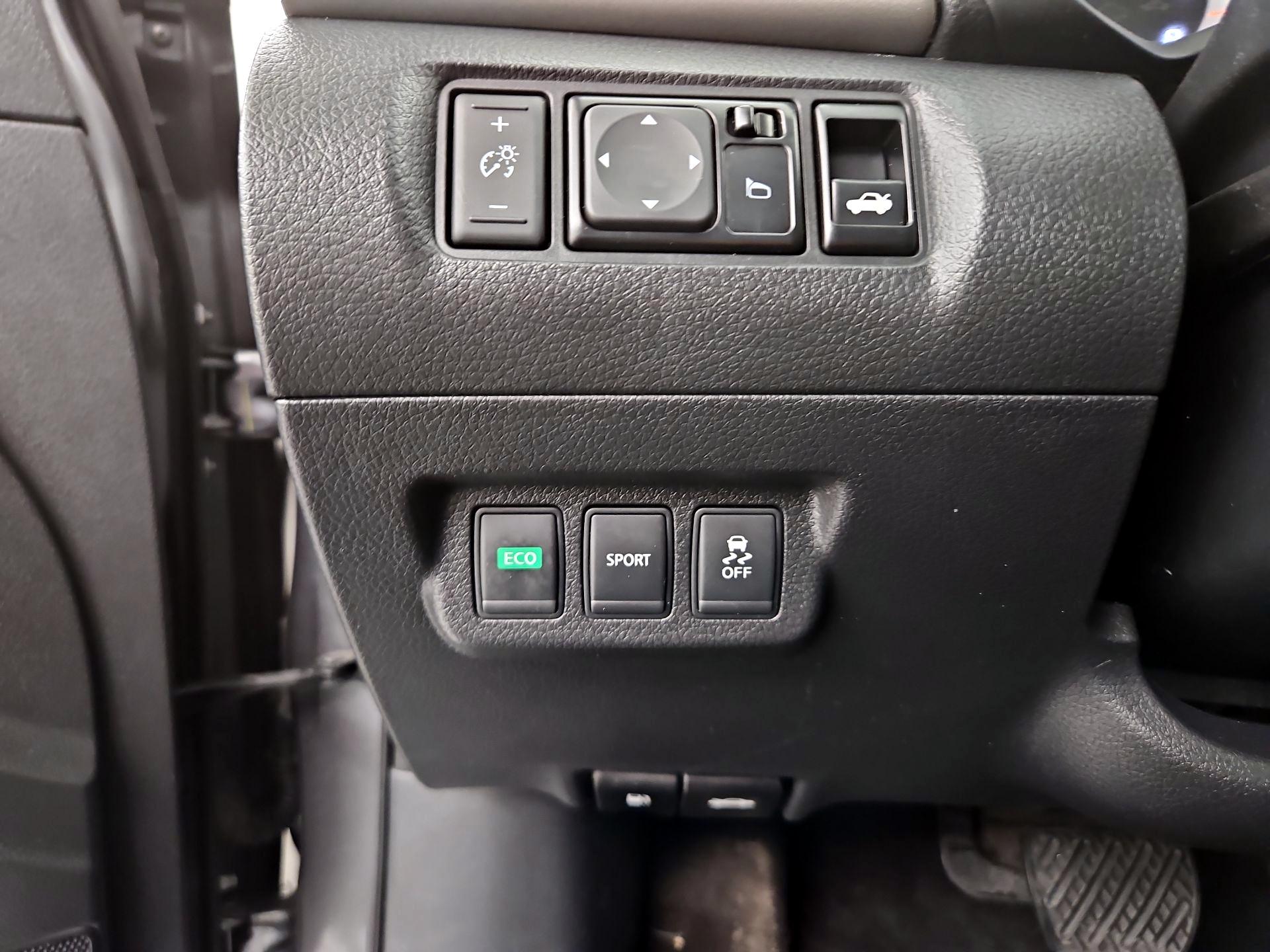 Thumbnail: 2015 Nissan Sentra - 13