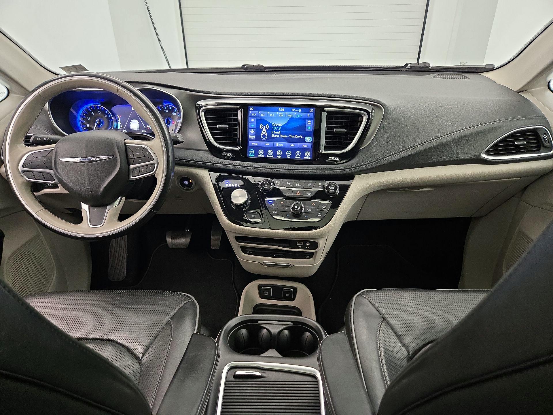 Thumbnail: 2019 Chrysler Pacifica - 9