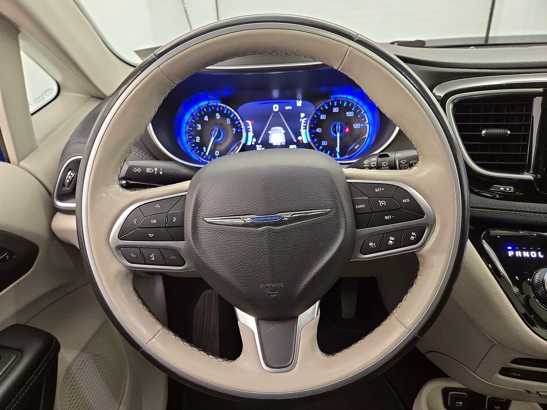 Thumbnail: 2019 Chrysler Pacifica - 10