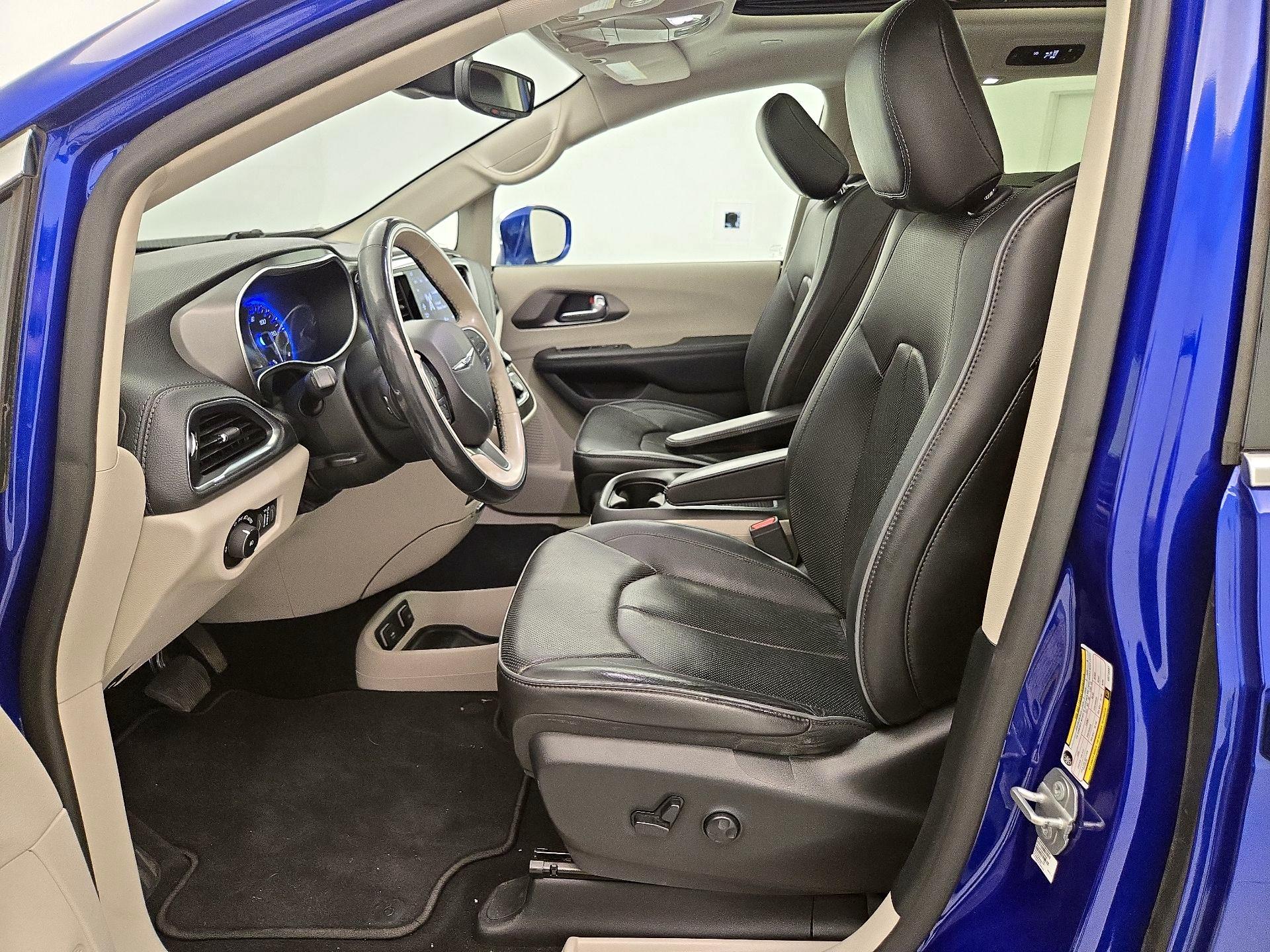 Thumbnail: 2019 Chrysler Pacifica - 11