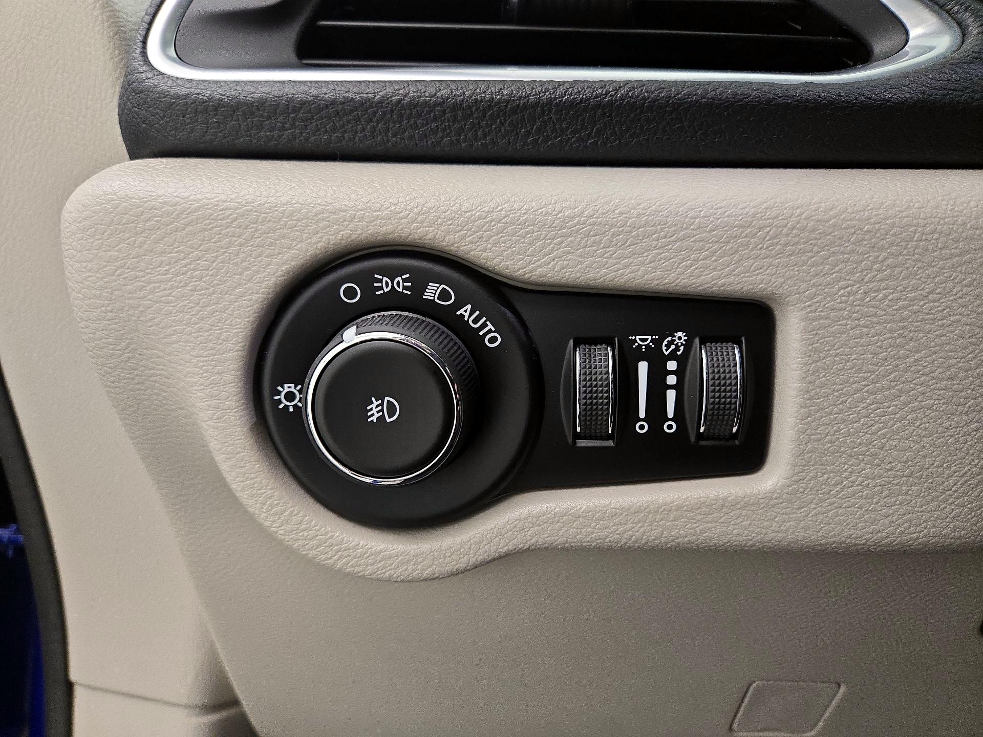 Thumbnail: 2019 Chrysler Pacifica - 13