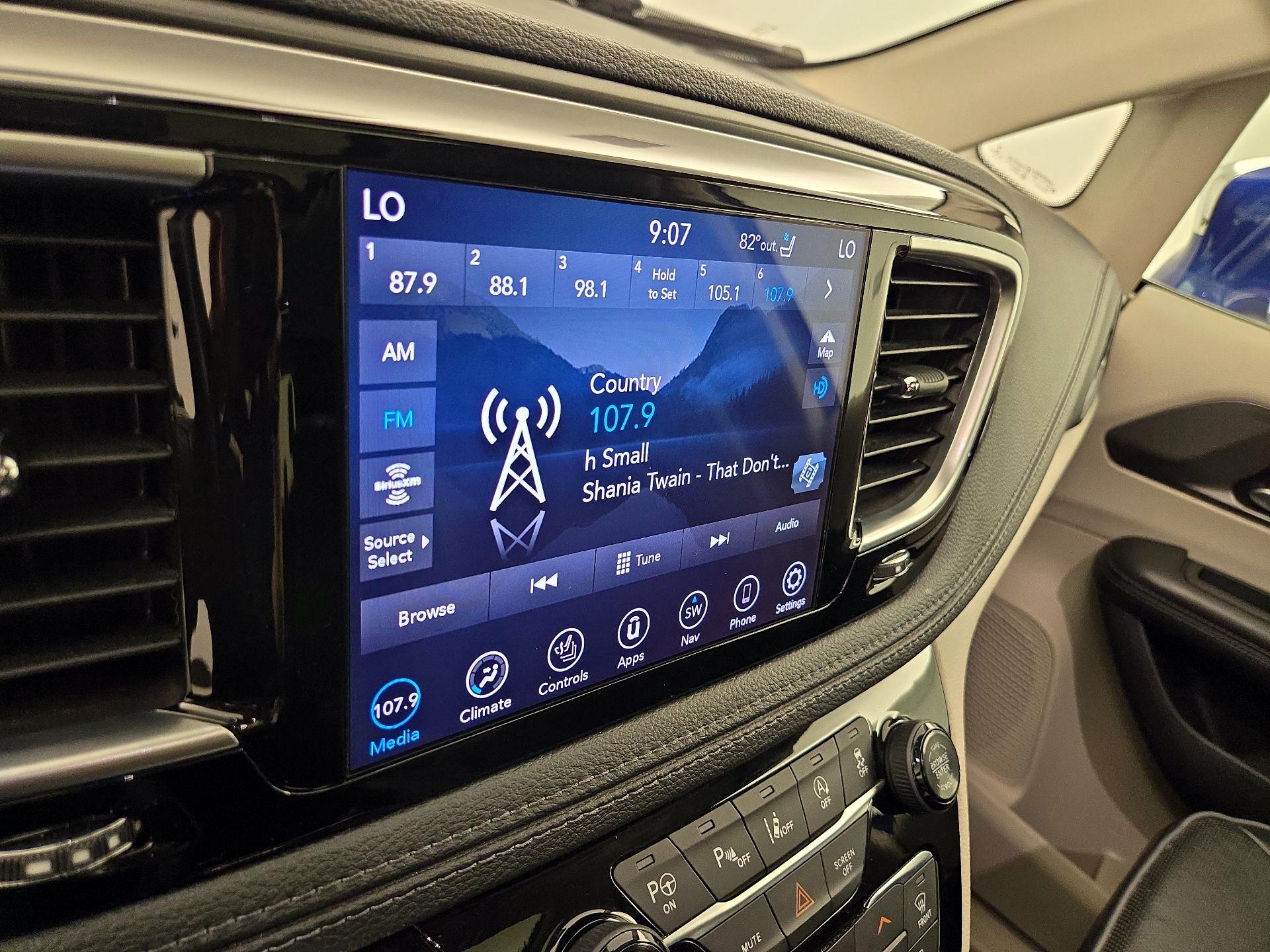 Thumbnail: 2019 Chrysler Pacifica - 16