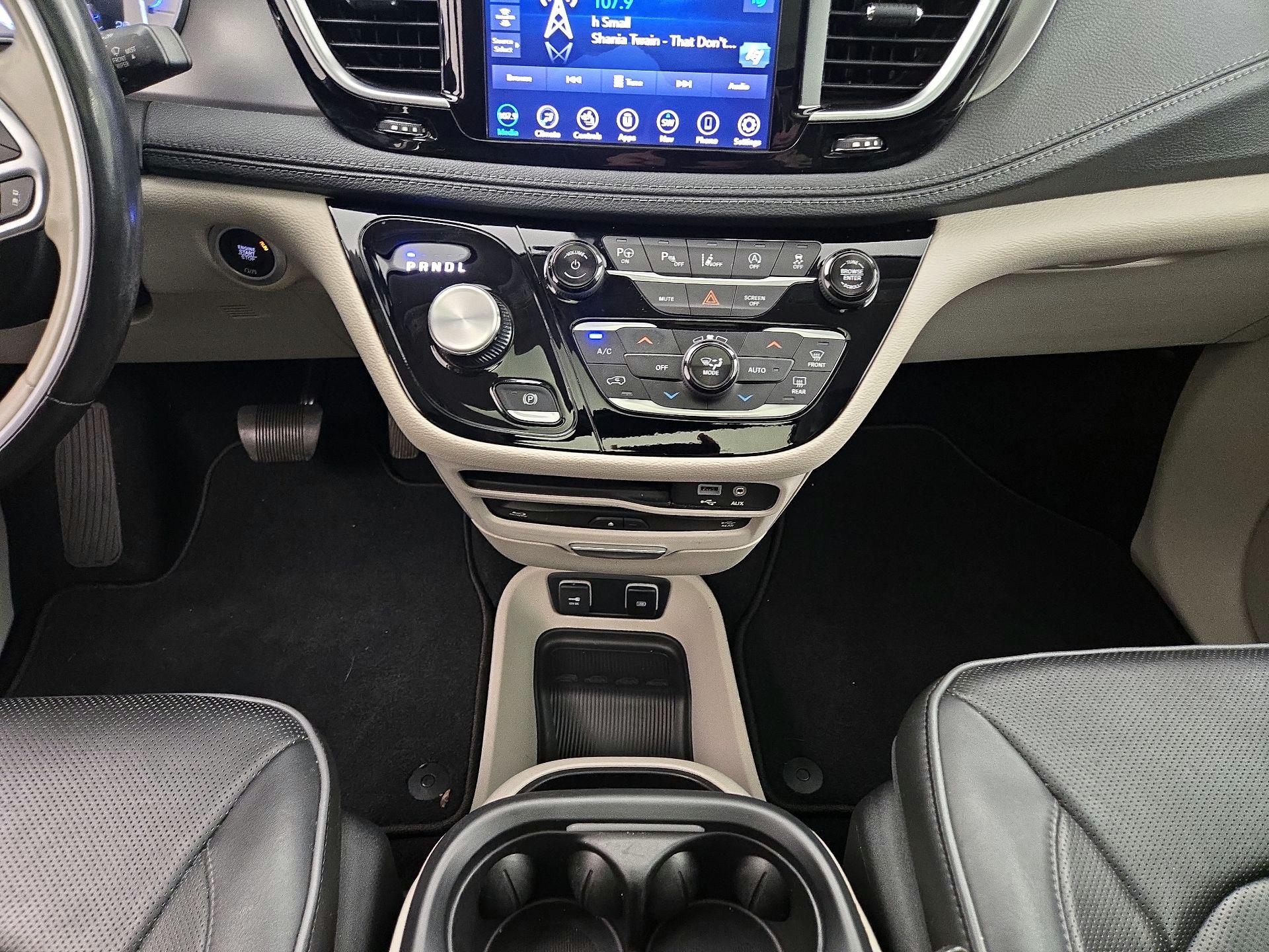 Thumbnail: 2019 Chrysler Pacifica - 18