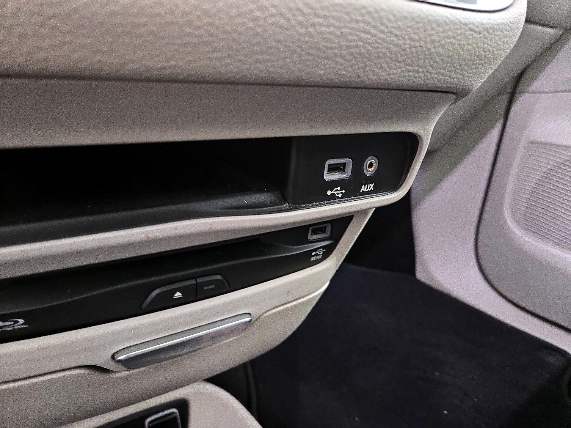 Thumbnail: 2019 Chrysler Pacifica - 19
