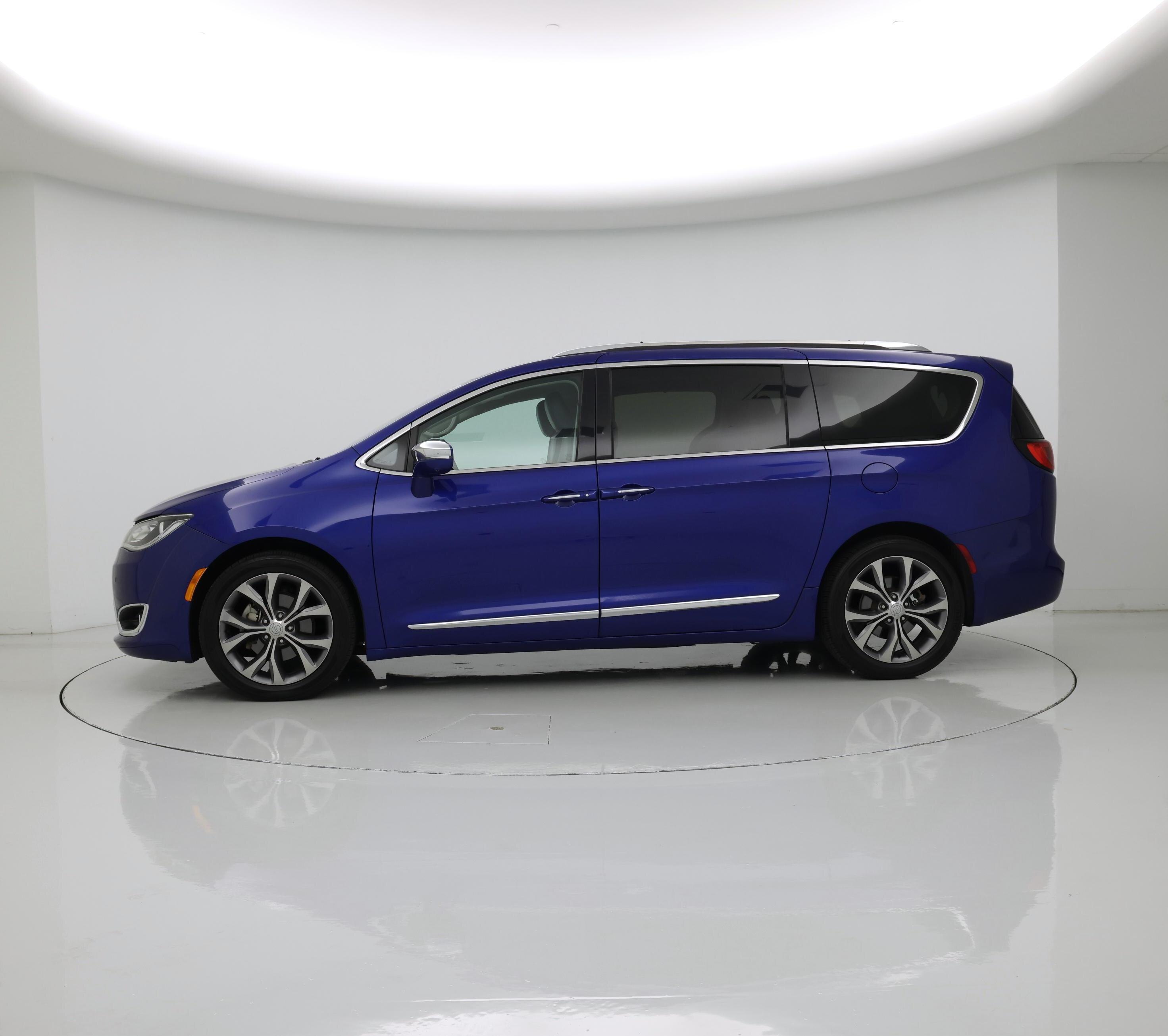 Thumbnail: 2019 Chrysler Pacifica - 3