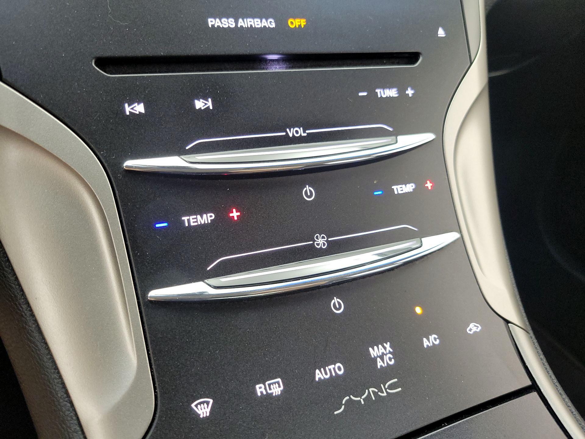 Thumbnail: 2015 Lincoln MKZ - 16