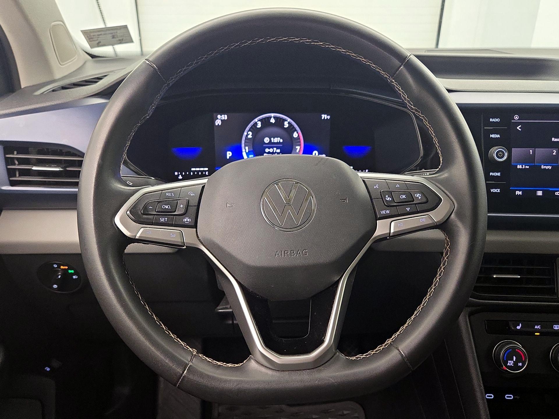 Thumbnail: 2022 Volkswagen Taos - 10