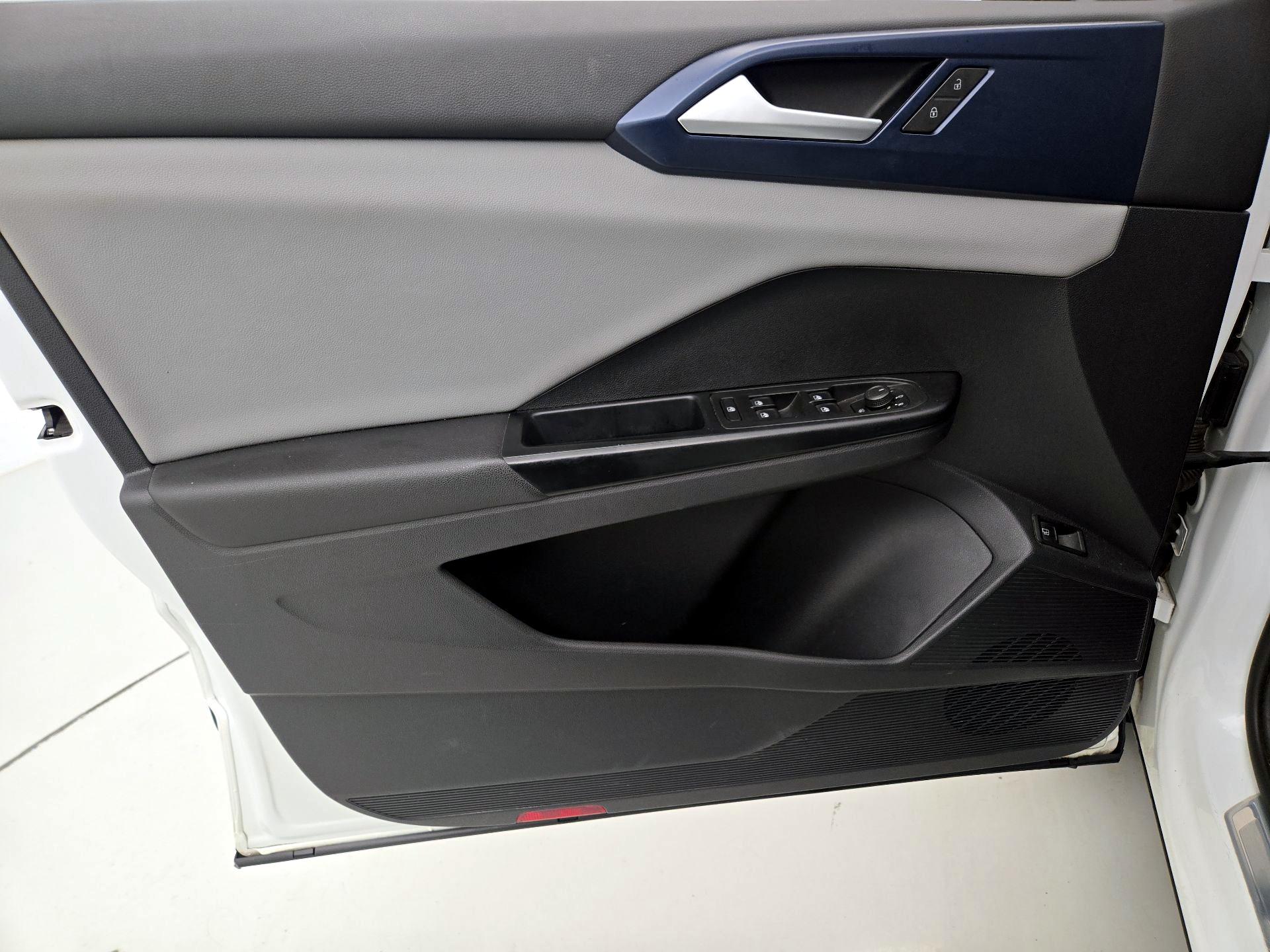 Thumbnail: 2022 Volkswagen Taos - 12