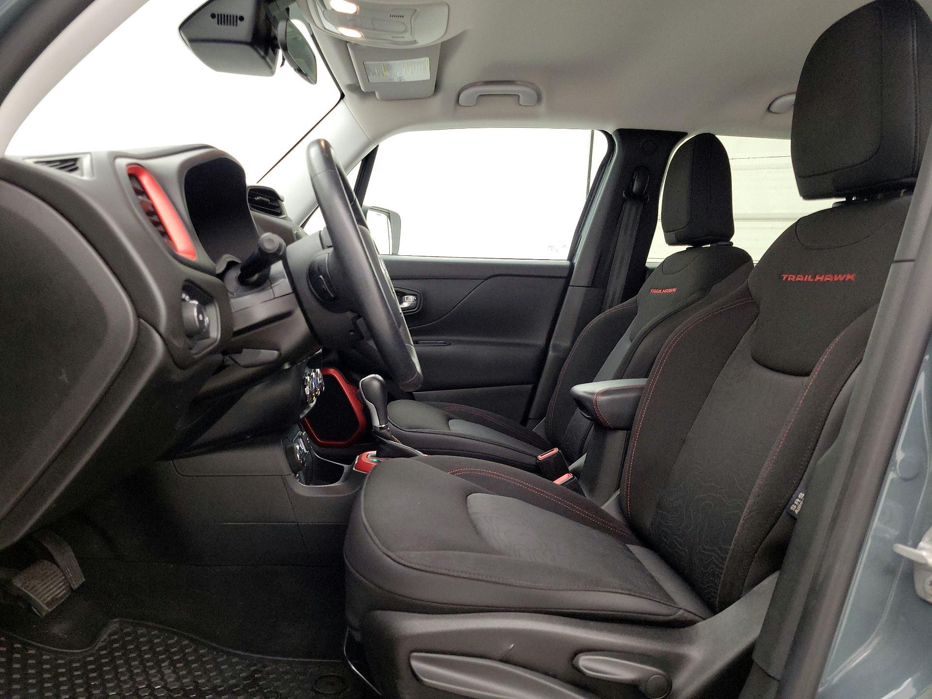 Thumbnail: 2016 Jeep Renegade - 11