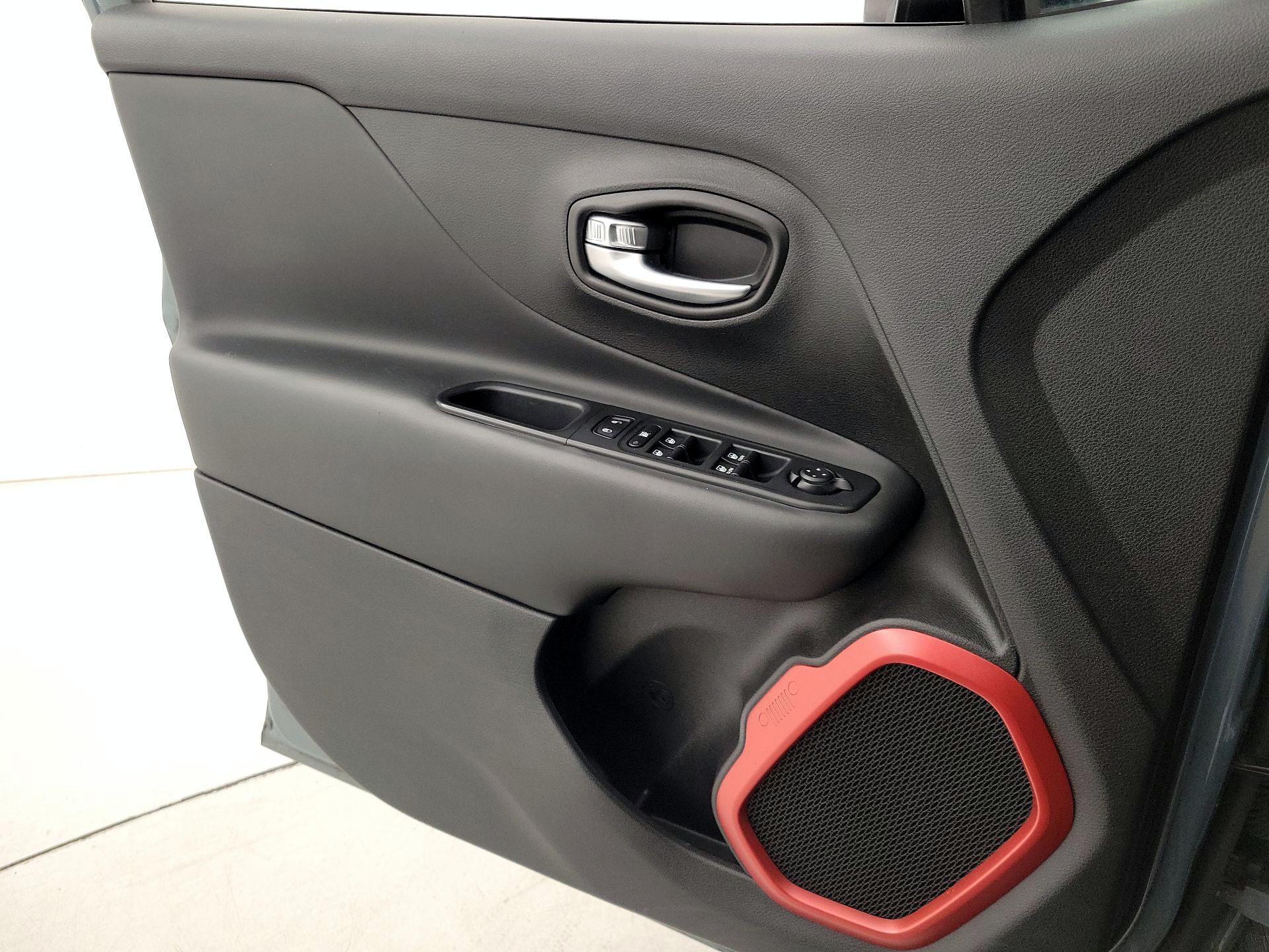 Thumbnail: 2016 Jeep Renegade - 12