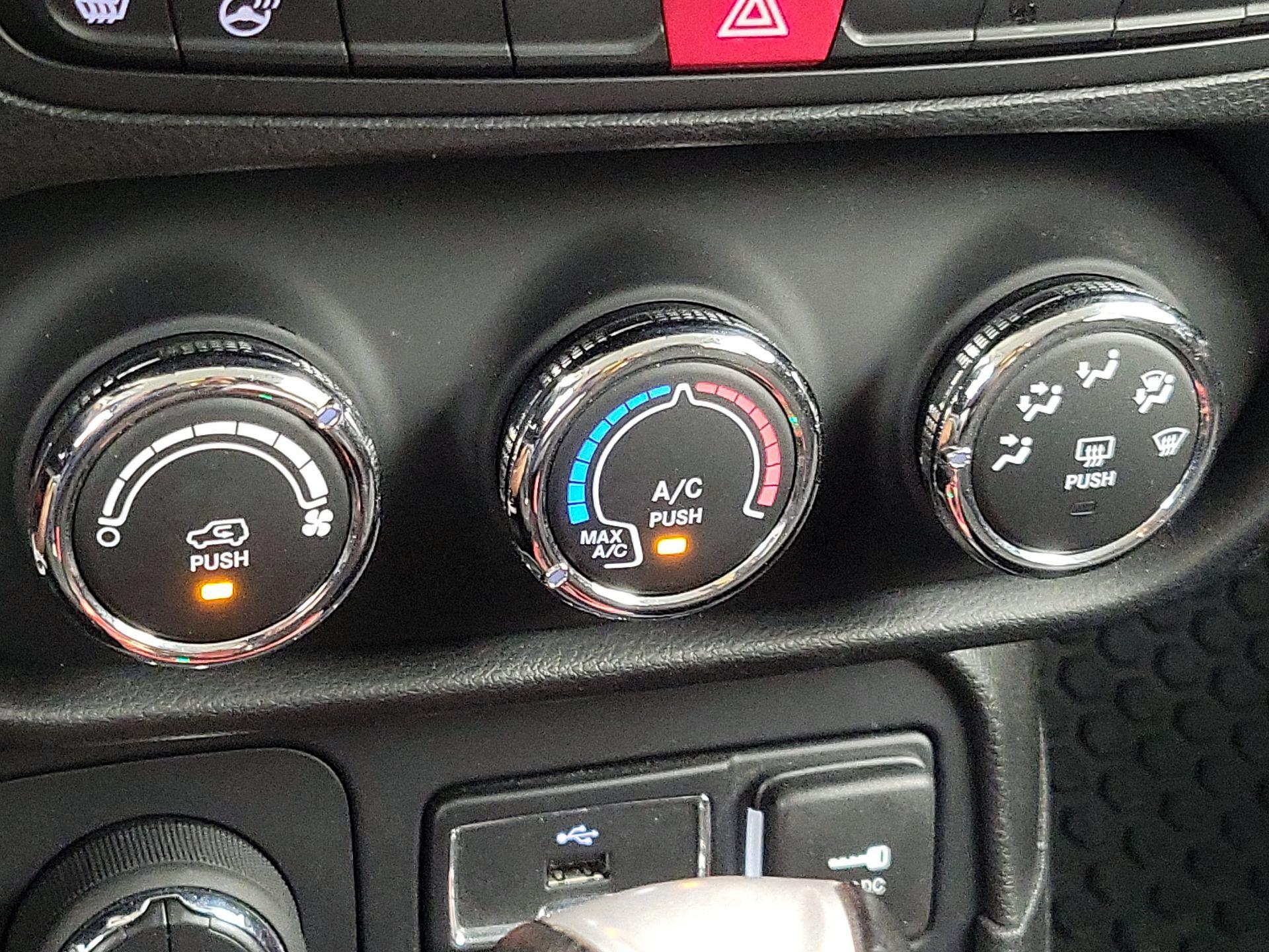 Thumbnail: 2016 Jeep Renegade - 16