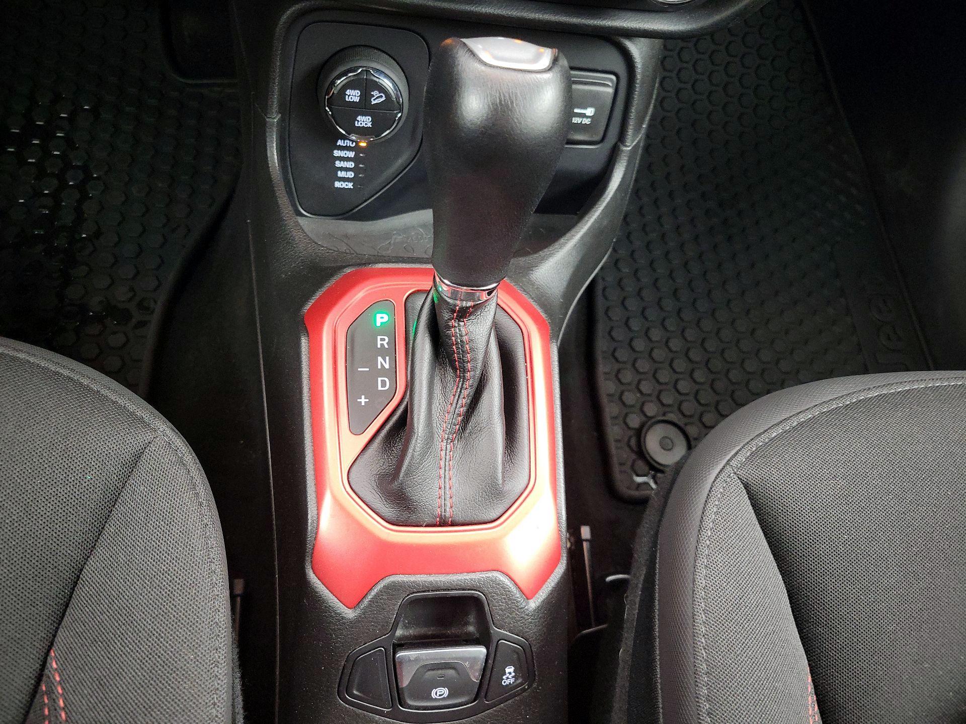 Thumbnail: 2016 Jeep Renegade - 17